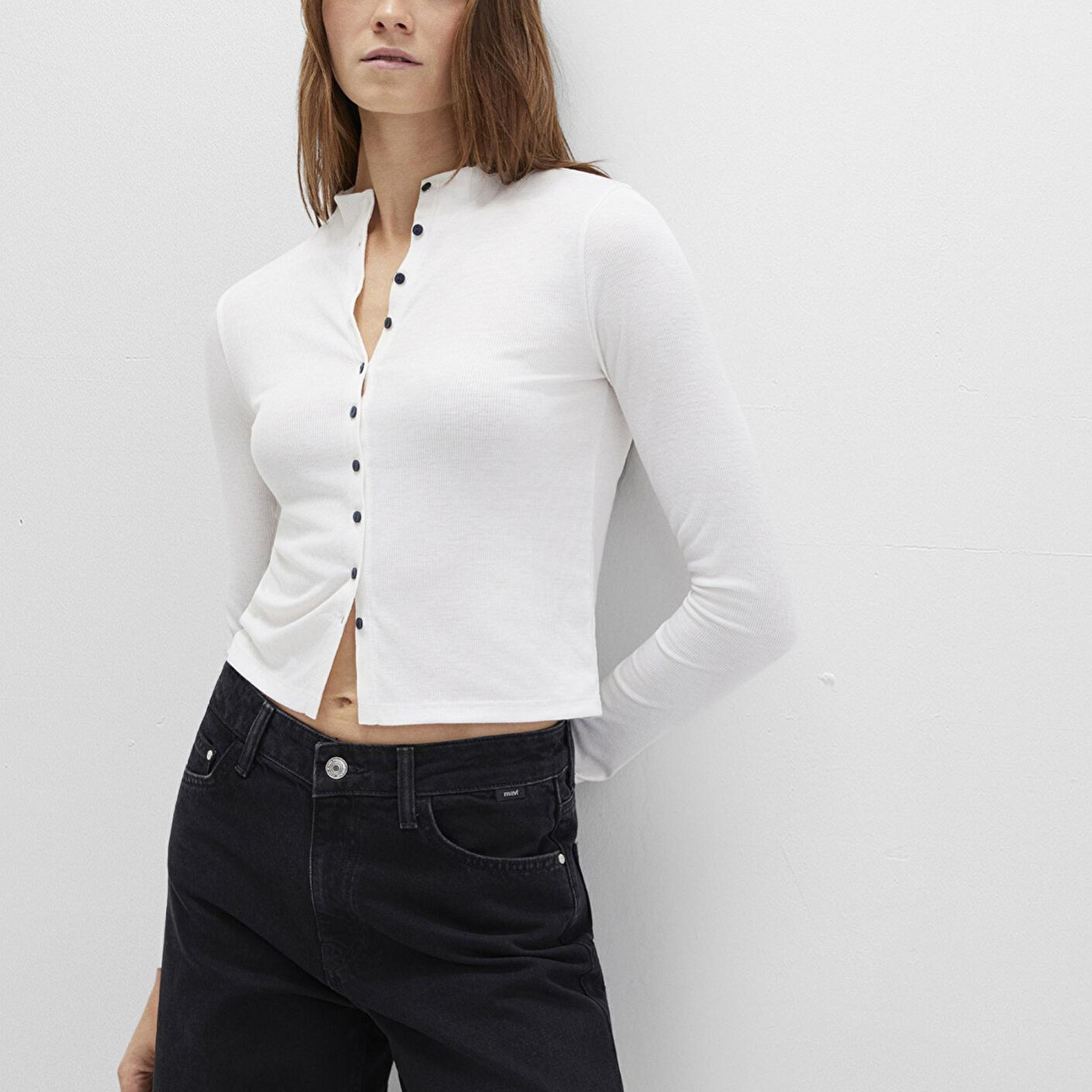 Mavi Düğme Detaylı Ekru Tişört Fitted / Vücuda Oturan Kesim 1613695-70057