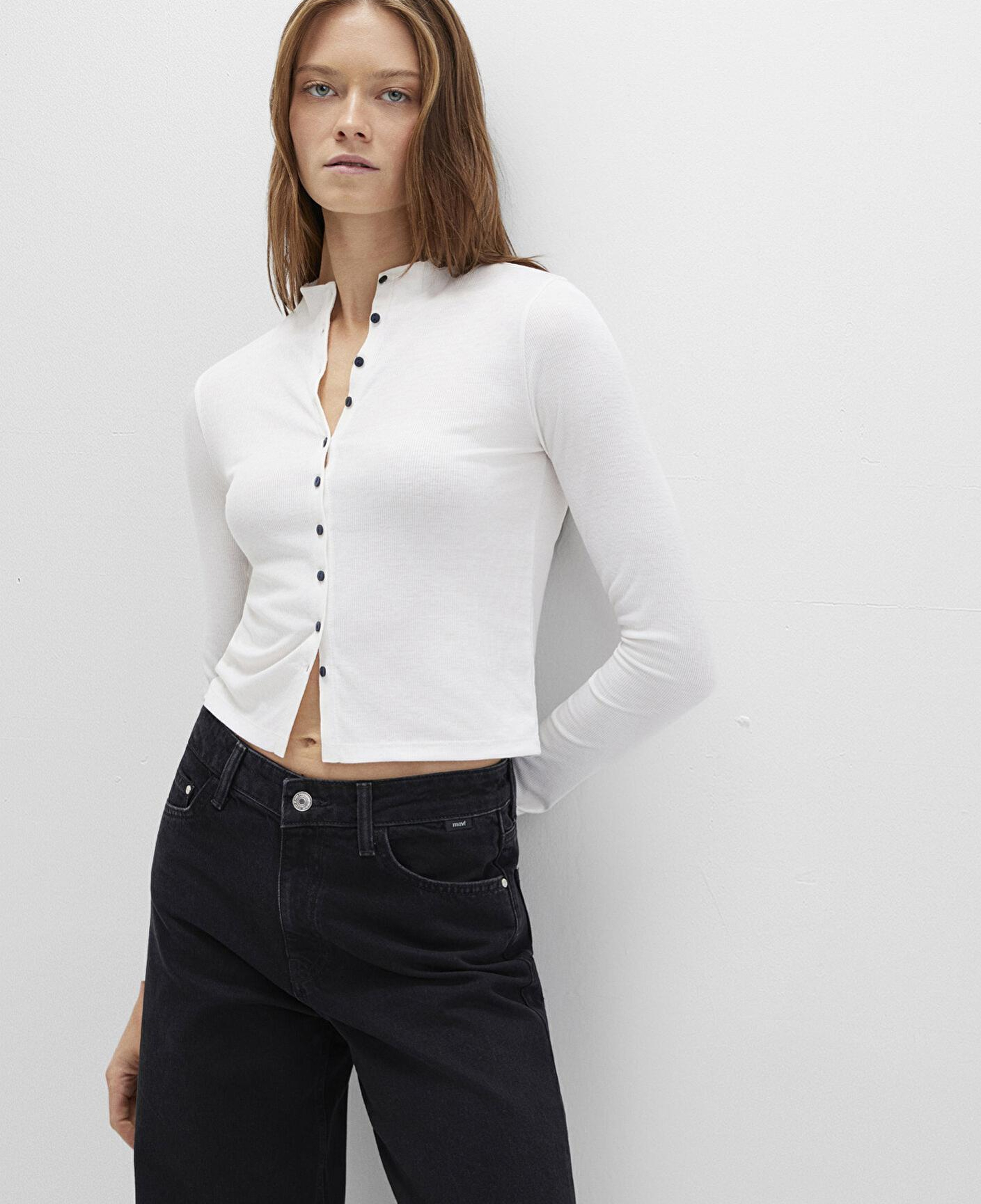 Mavi Düğme Detaylı Ekru Tişört Fitted / Vücuda Oturan Kesim 1613695-70057