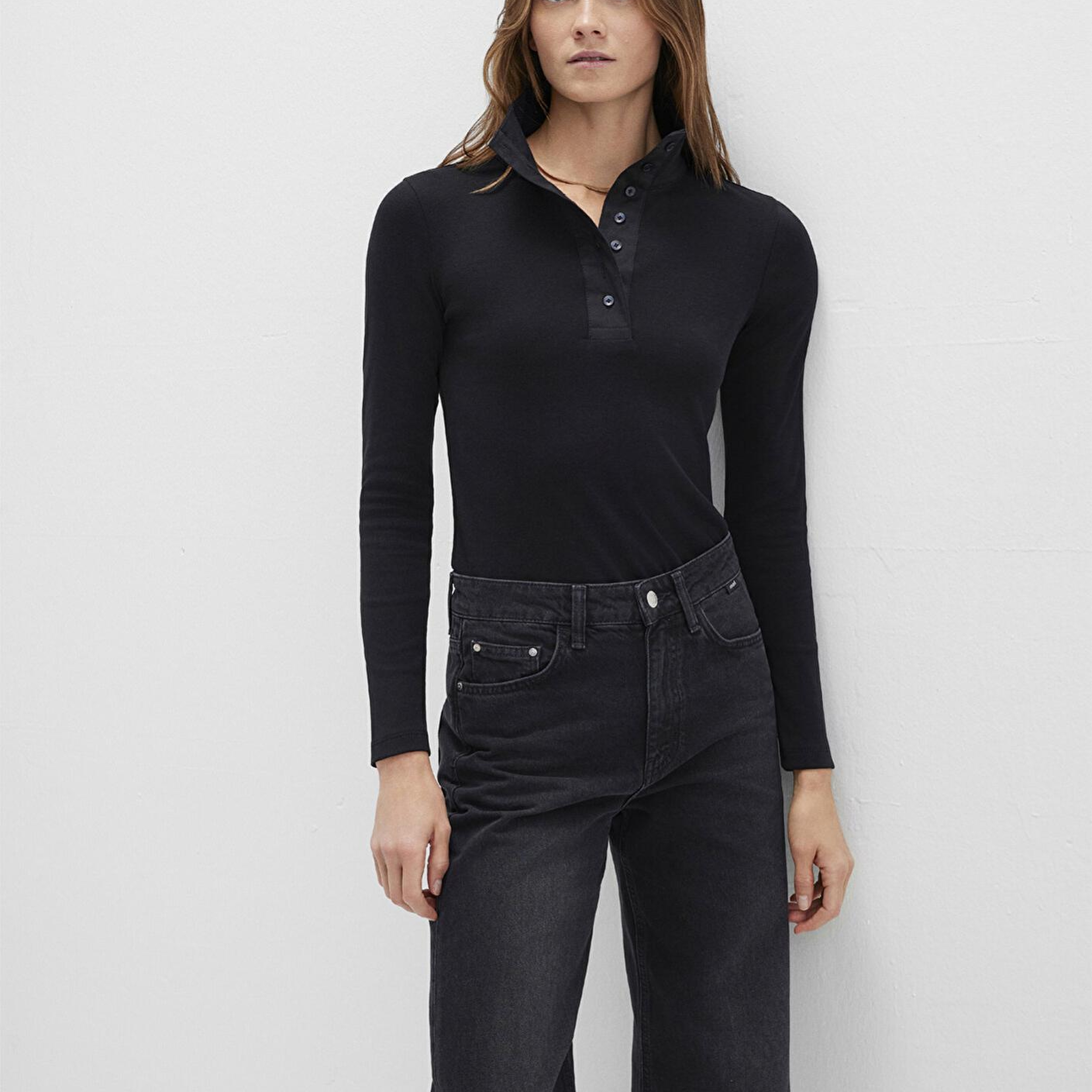 Mavi Düğme Detaylı Dik Yaka Siyah Tişört Fitted / Vücuda Oturan Kesim 1613614-900