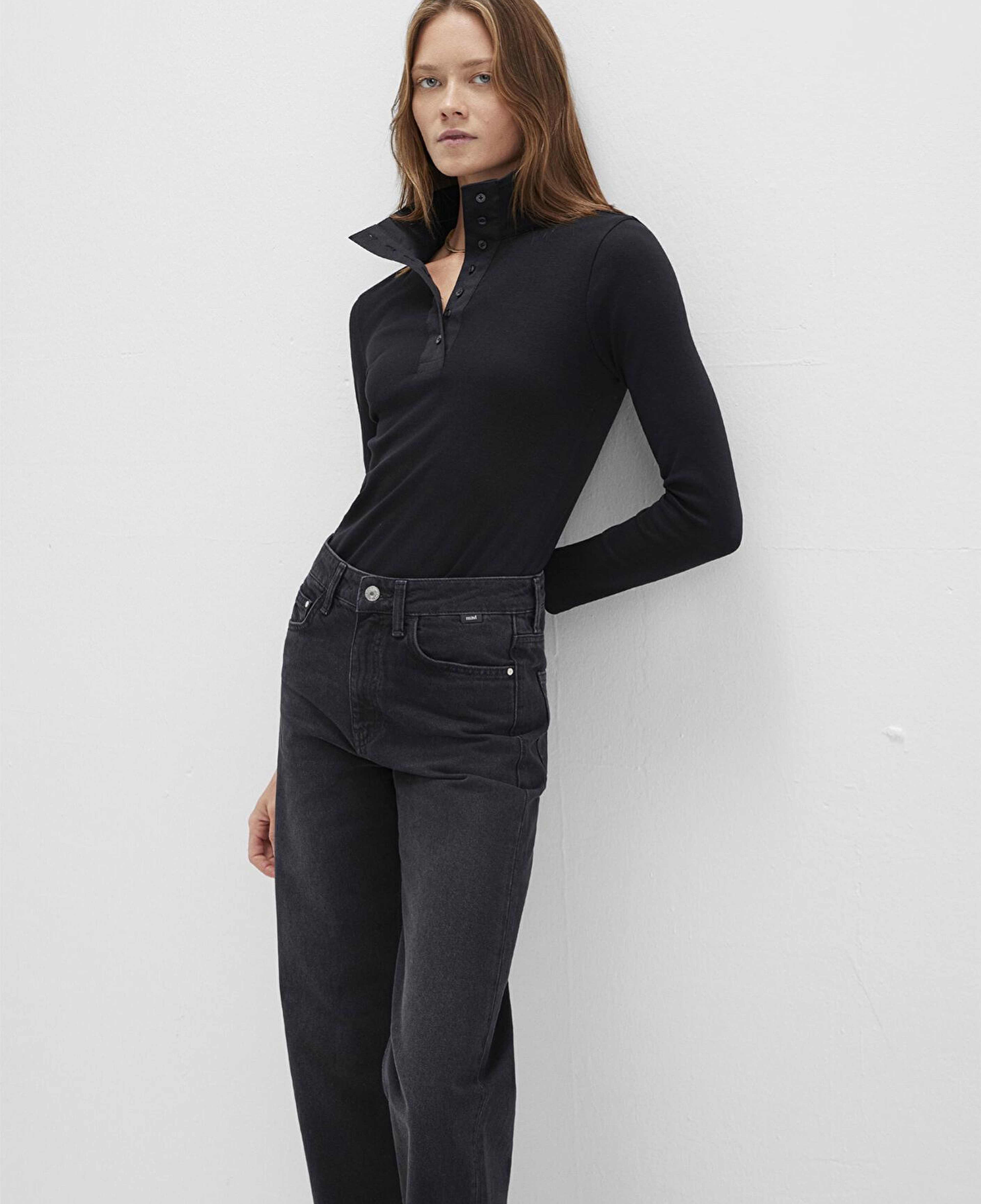 Mavi Düğme Detaylı Dik Yaka Siyah Tişört Fitted / Vücuda Oturan Kesim 1613614-900