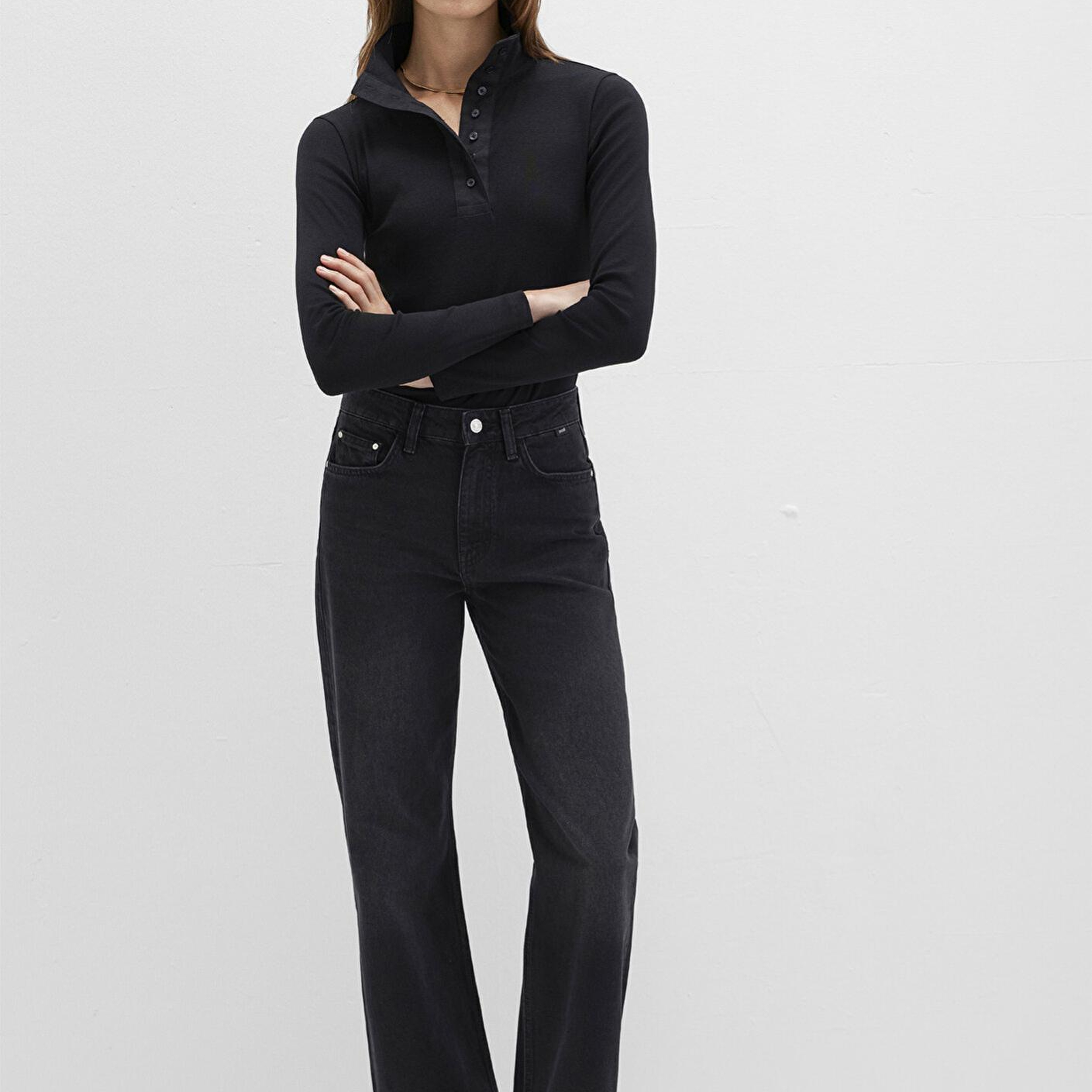 Mavi Düğme Detaylı Dik Yaka Siyah Tişört Fitted / Vücuda Oturan Kesim 1613614-900