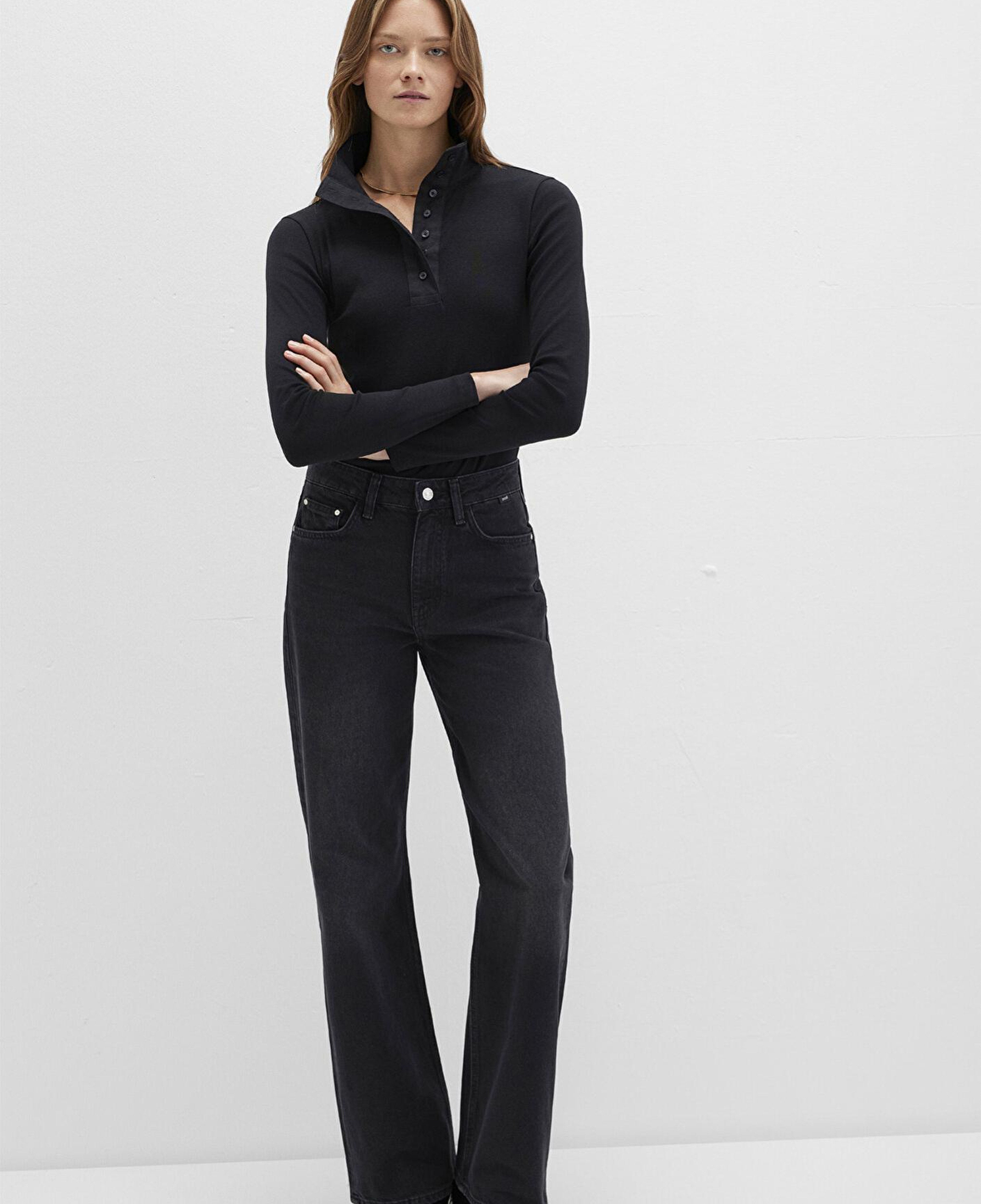 Mavi Düğme Detaylı Dik Yaka Siyah Tişört Fitted / Vücuda Oturan Kesim 1613614-900