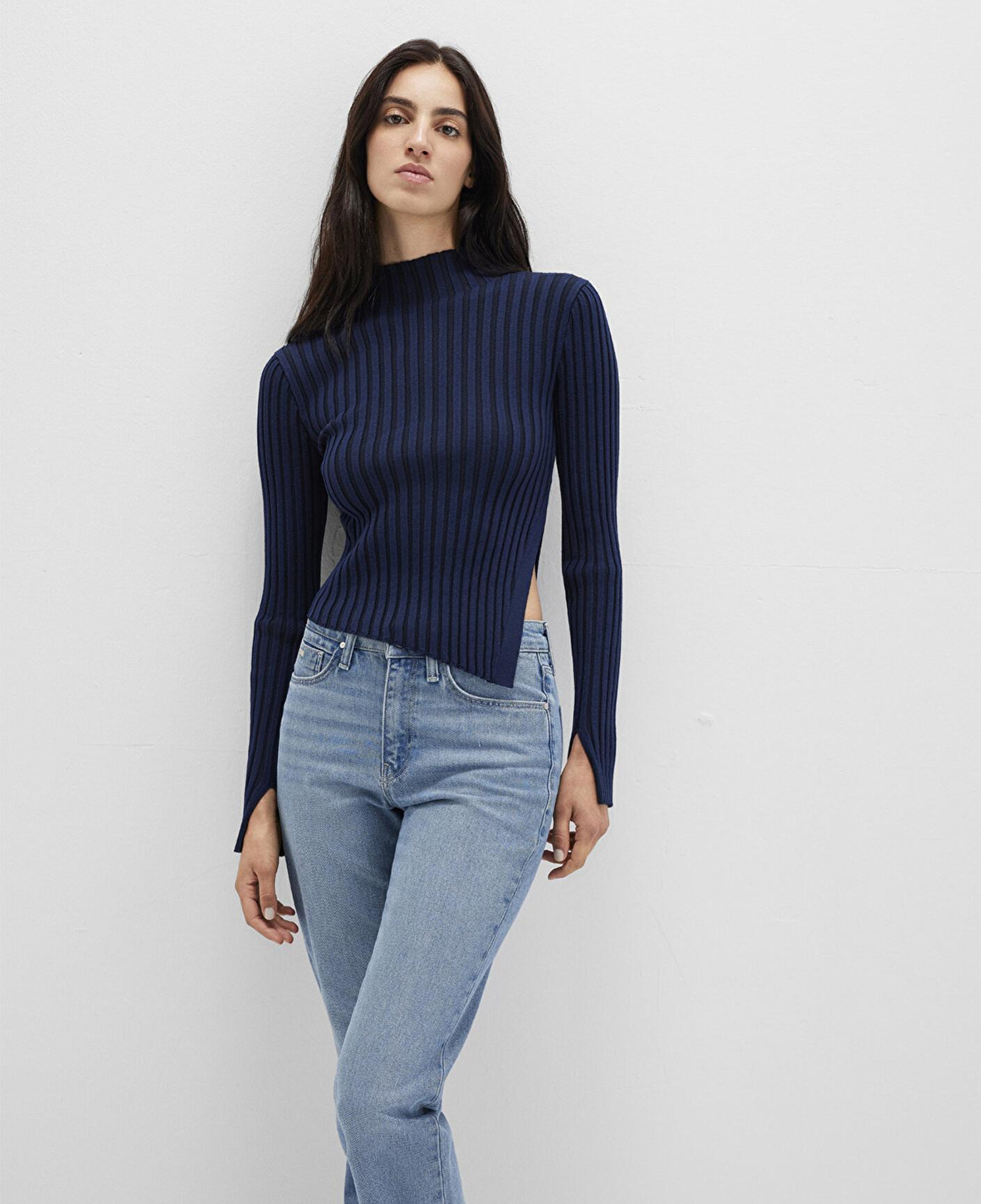 Mavi Yırtmaç Detaylı Lacivert Kazak Fitted / Vücuda Oturan Kesim 1710789-70497