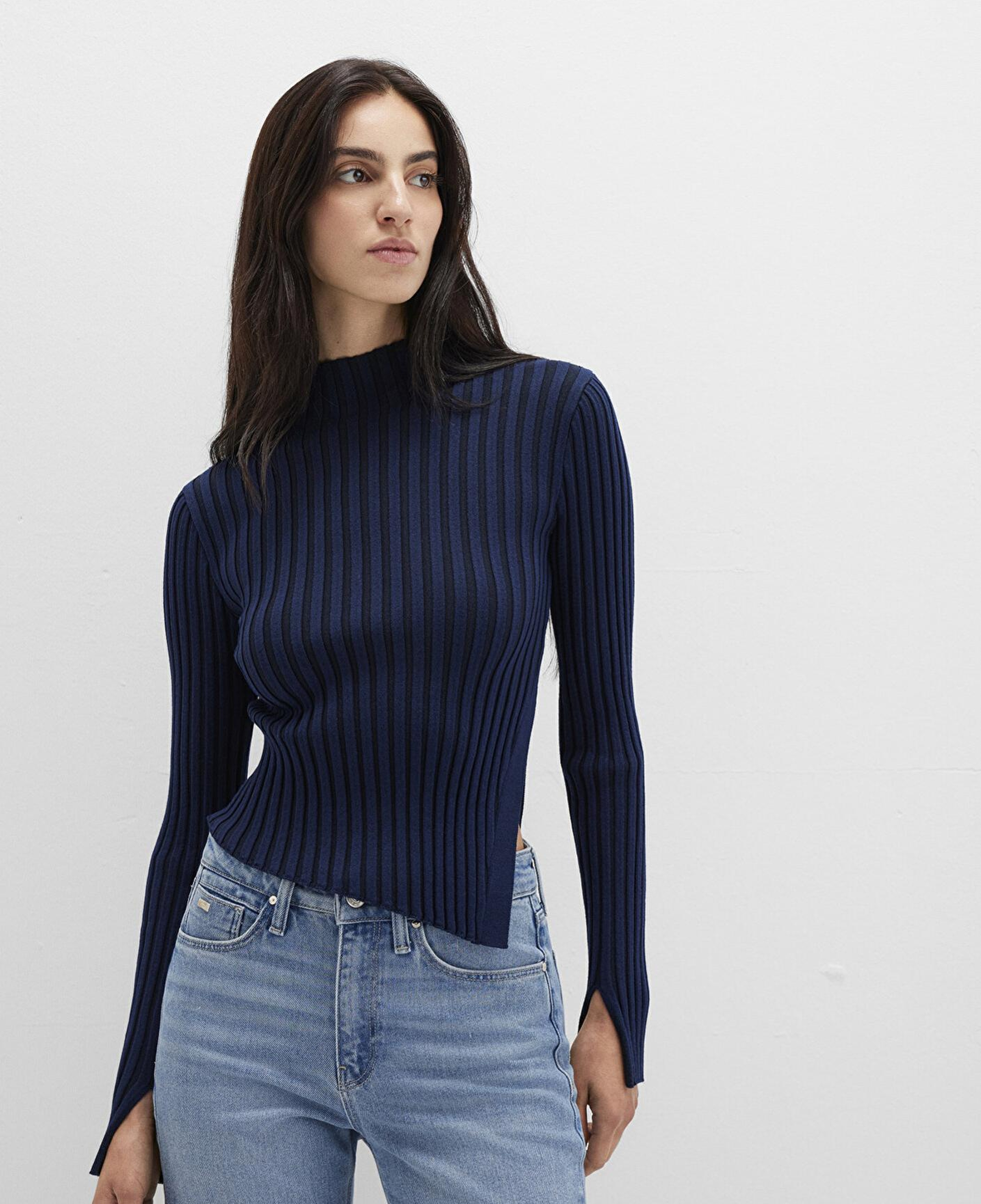 Mavi Yırtmaç Detaylı Lacivert Kazak Fitted / Vücuda Oturan Kesim 1710789-70497