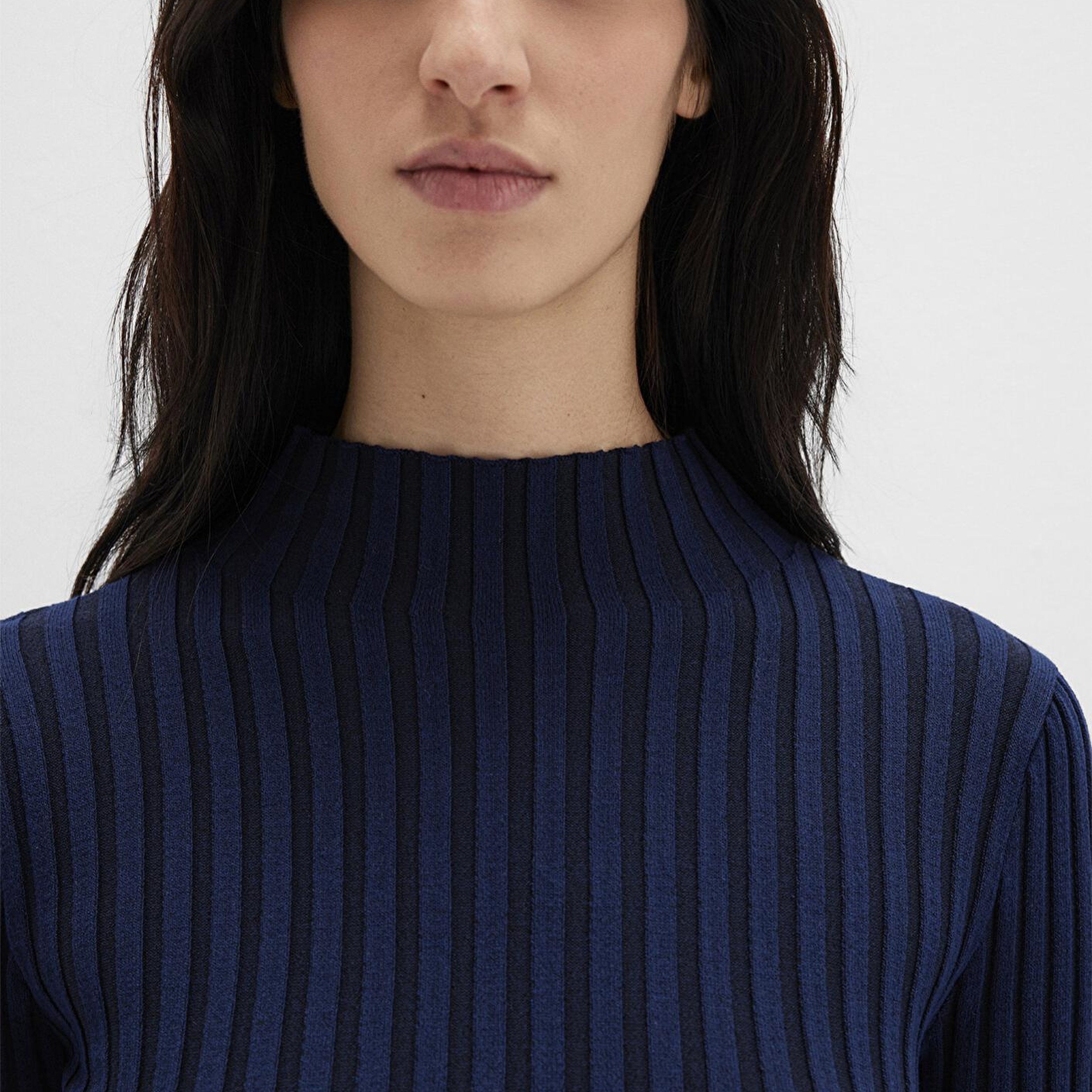 Mavi Yırtmaç Detaylı Lacivert Kazak Fitted / Vücuda Oturan Kesim 1710789-70497