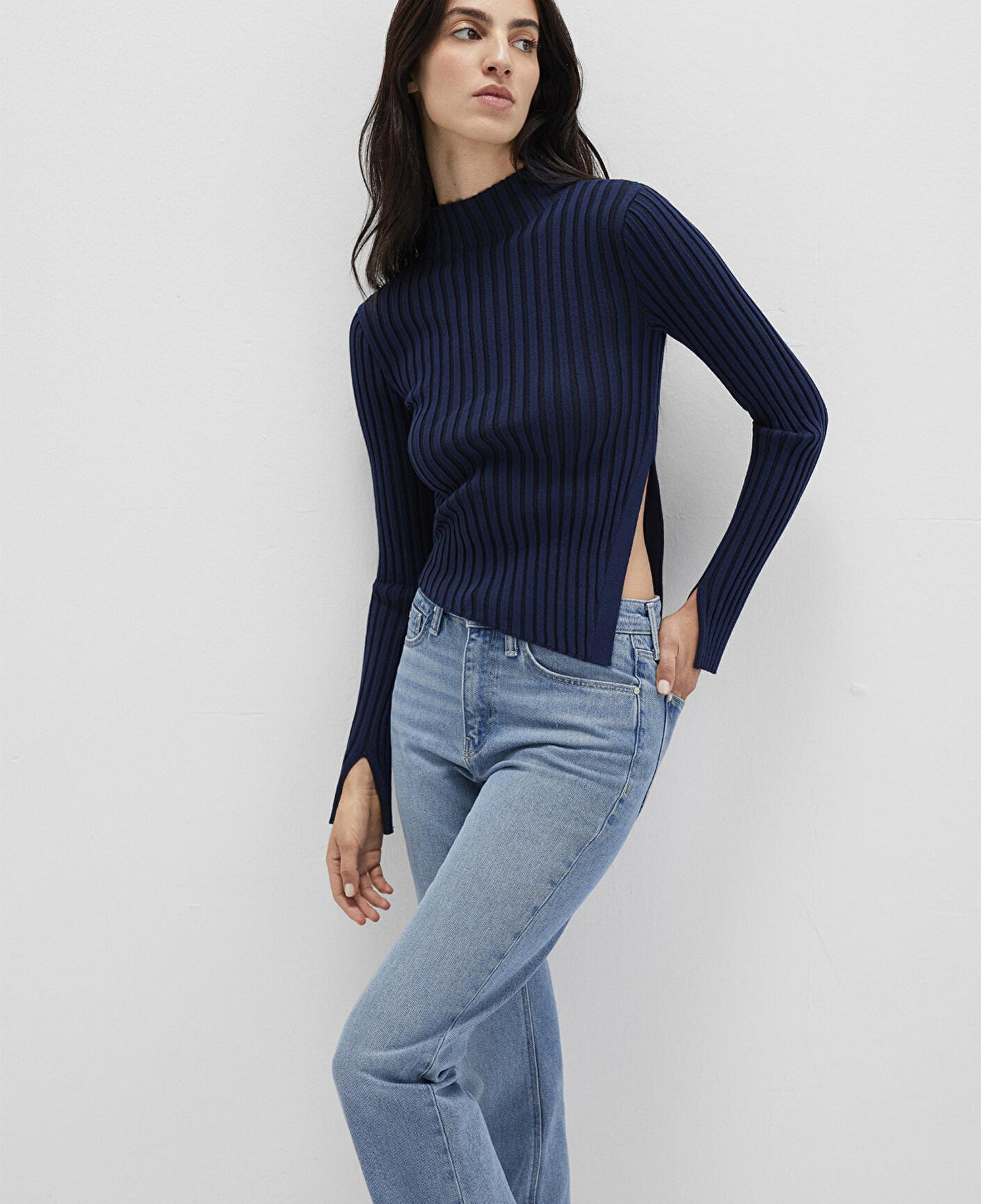 Mavi Yırtmaç Detaylı Lacivert Kazak Fitted / Vücuda Oturan Kesim 1710789-70497