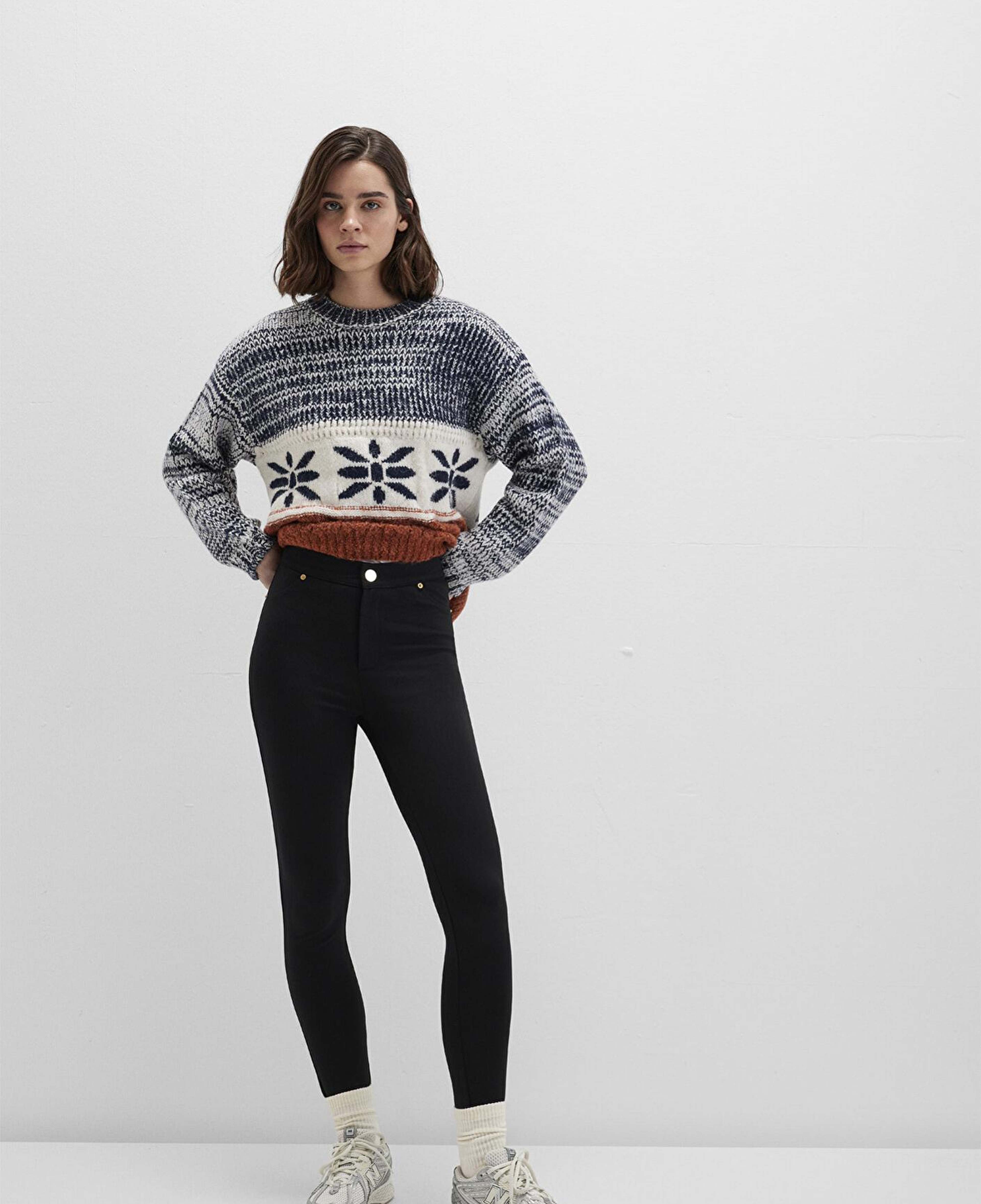 Mavi Düğmeli Siyah Tayt 1011096-900