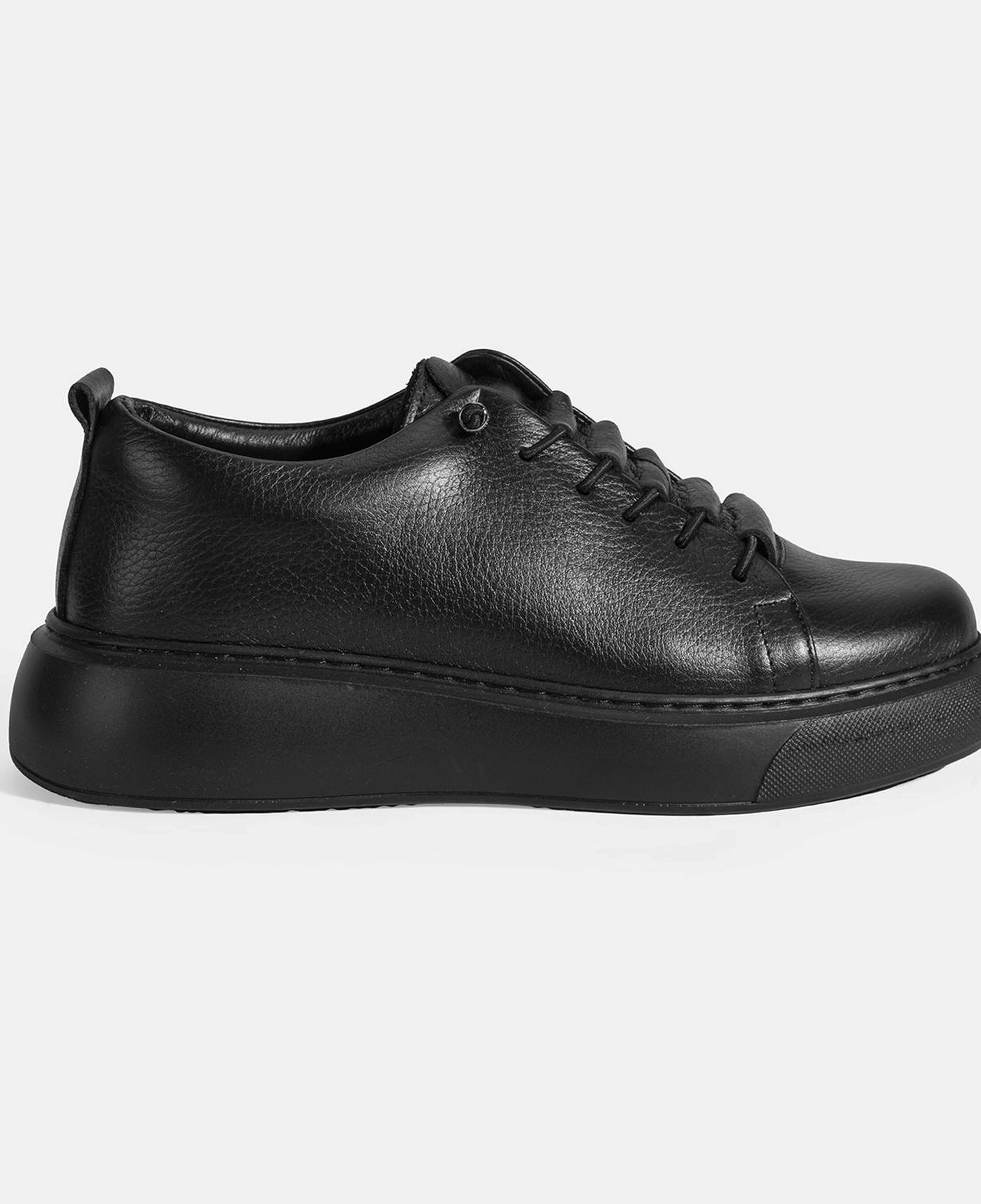 Kadın Siyah Bağcıklı Deri Spor Ayakkabı