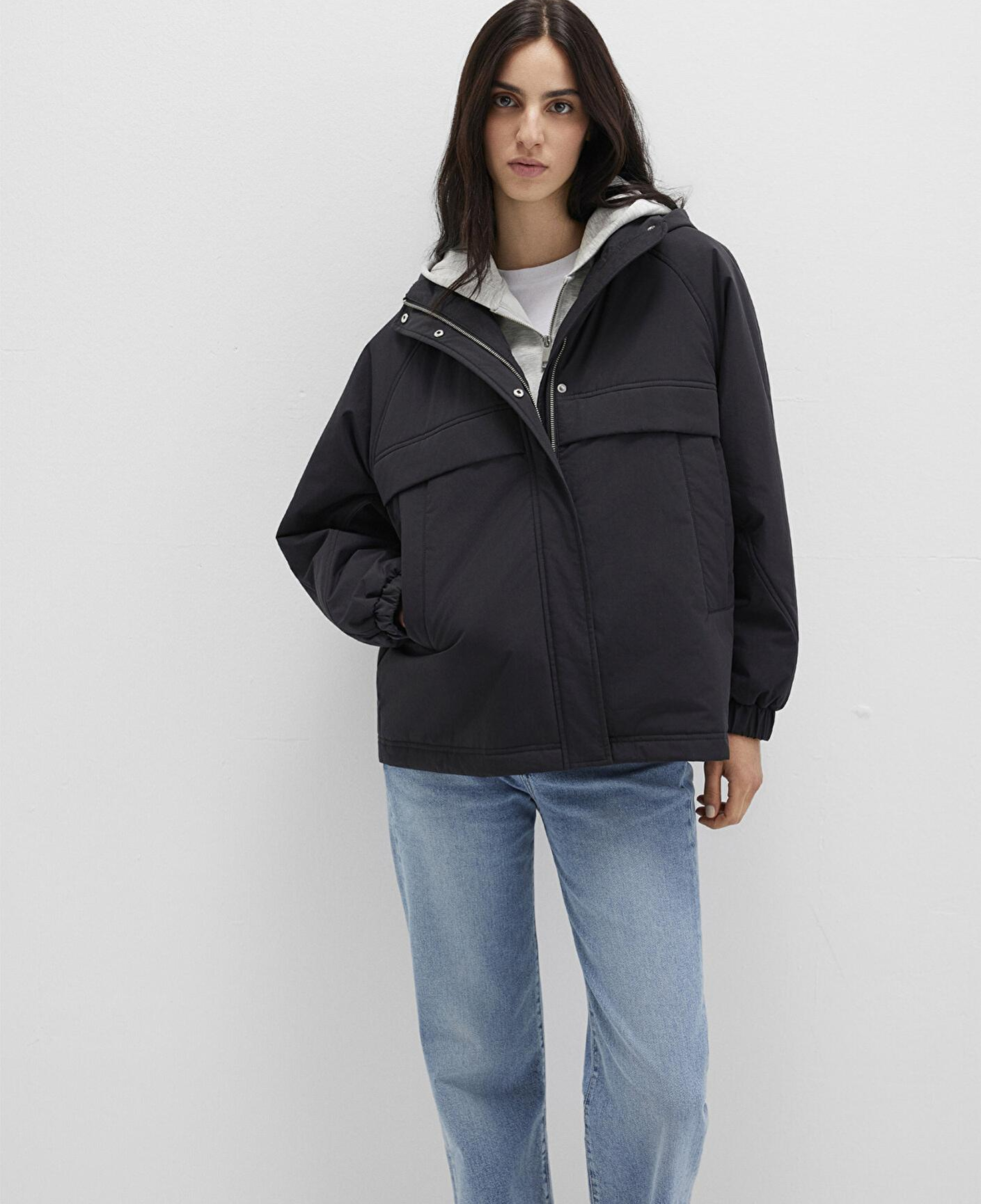 Mavi Su İtici Kapüşonlu Siyah Ceket 1110348-900