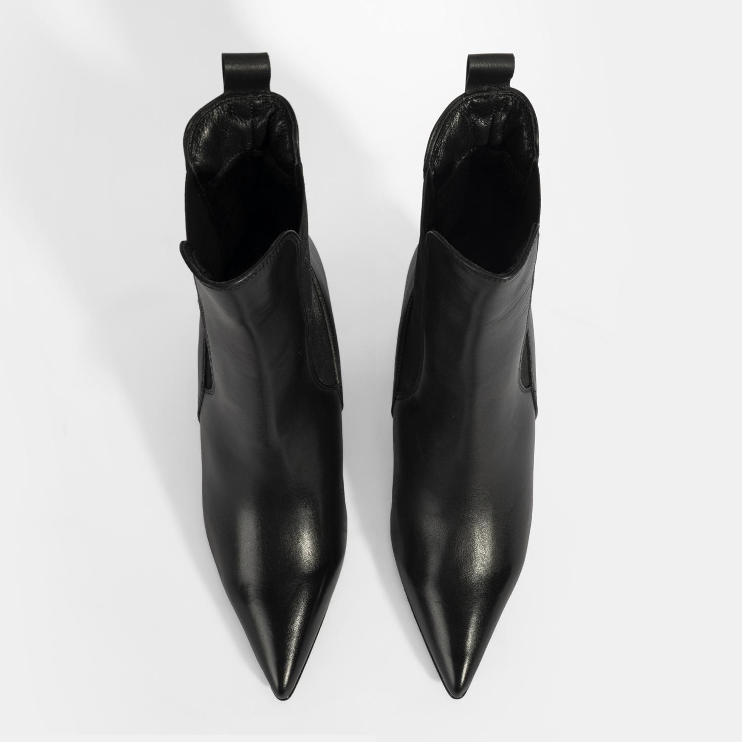 Kadın Siyah Lastikli Topuklu Deri Bot