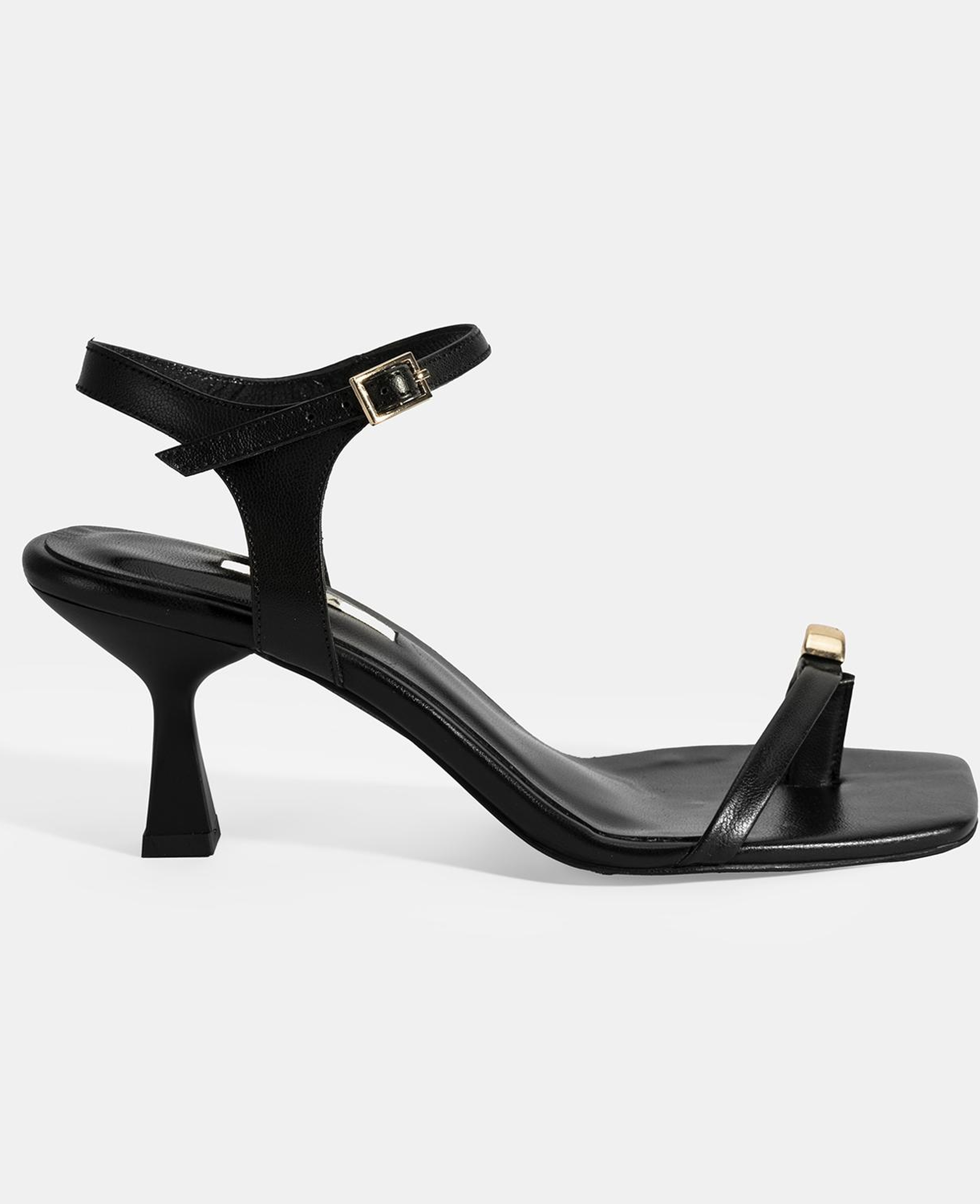 Kadın Siyah Metal Aksesuarlı Parmak Arası Topuklu Ayakkabı