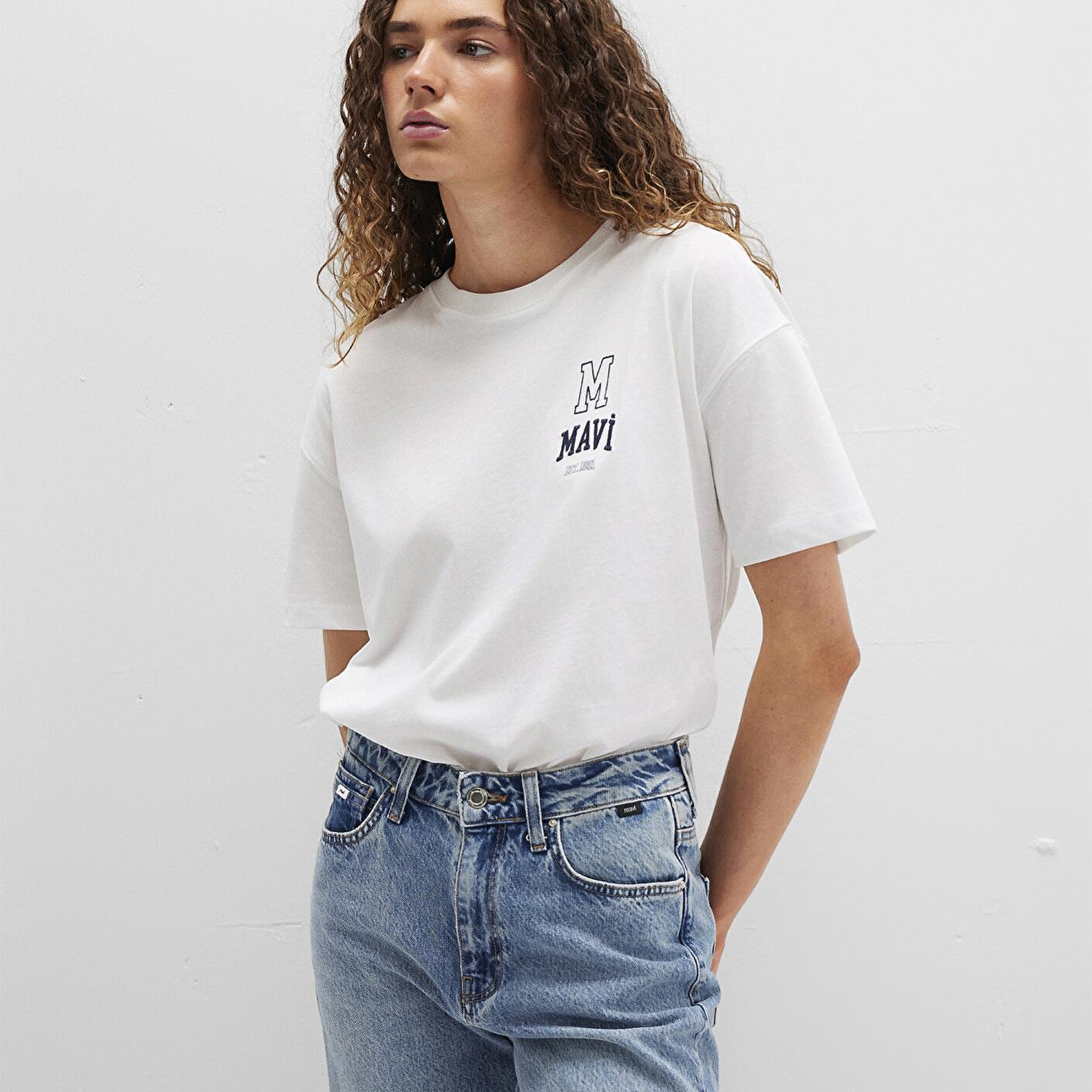 Mavi Mavi Logo Nakışlı Beyaz Tişört Loose Fit / Bol Rahat Kesim 1613467-70057