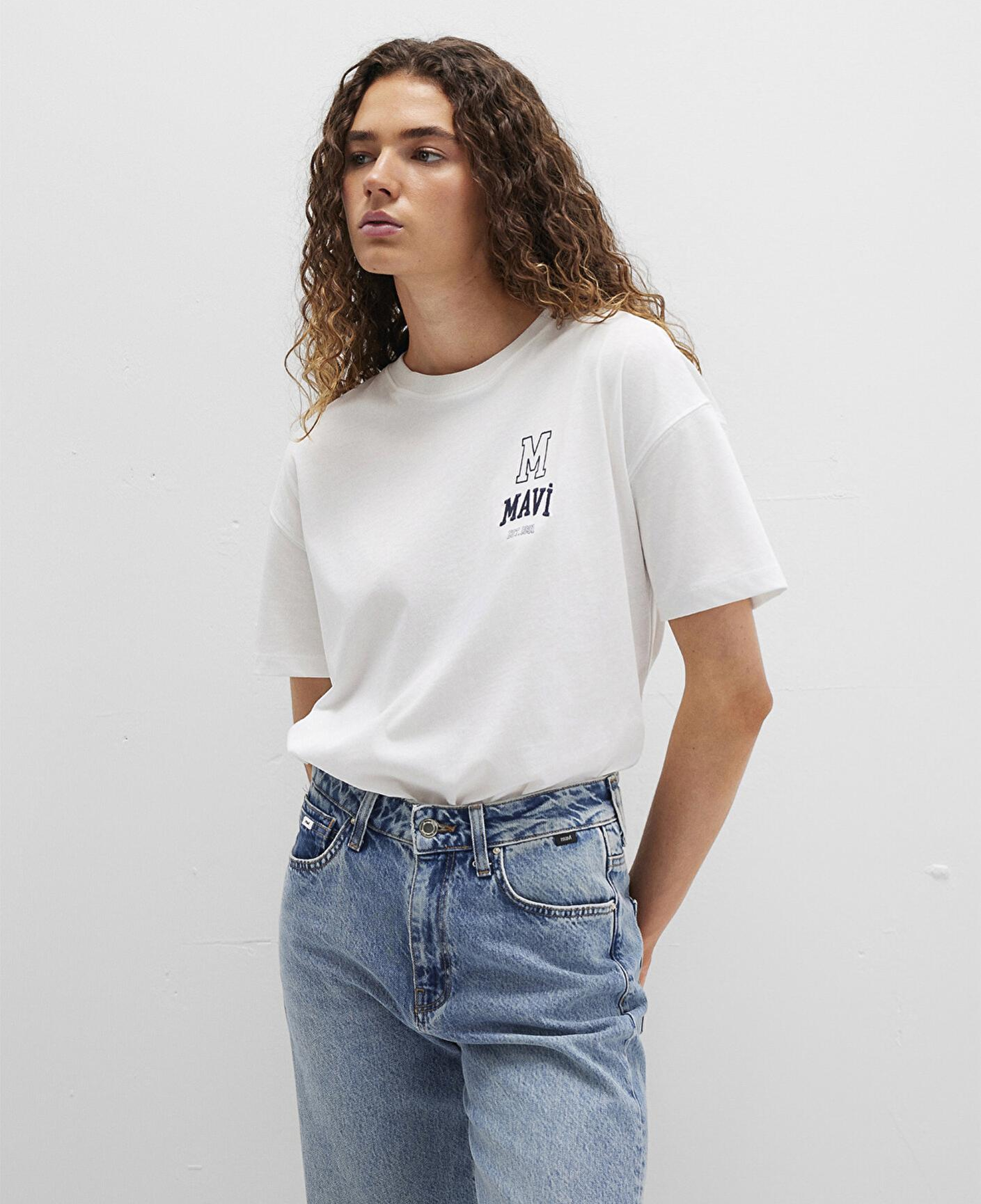 Mavi Mavi Logo Nakışlı Beyaz Tişört Loose Fit / Bol Rahat Kesim 1613467-70057