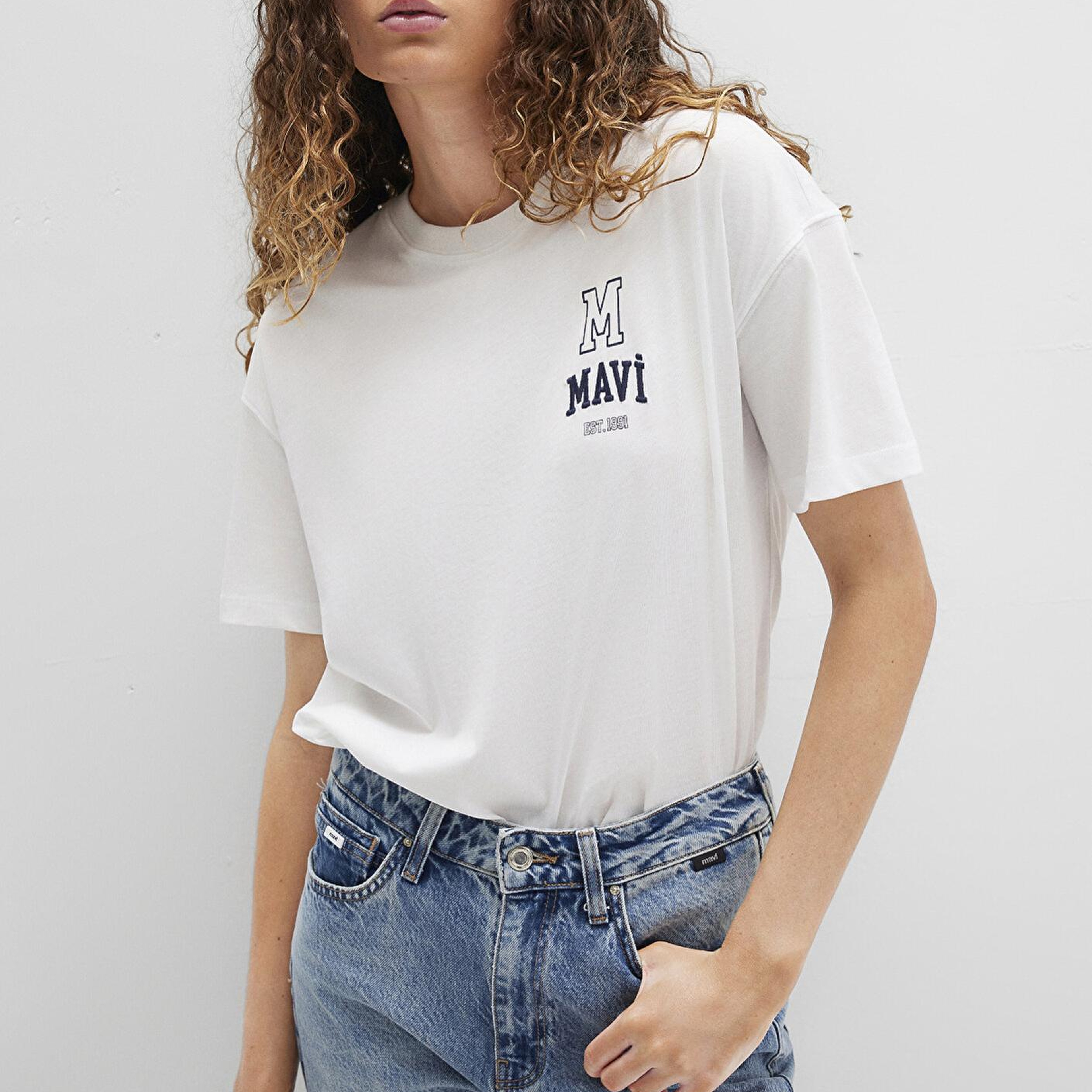 Mavi Mavi Logo Nakışlı Beyaz Tişört Loose Fit / Bol Rahat Kesim 1613467-70057