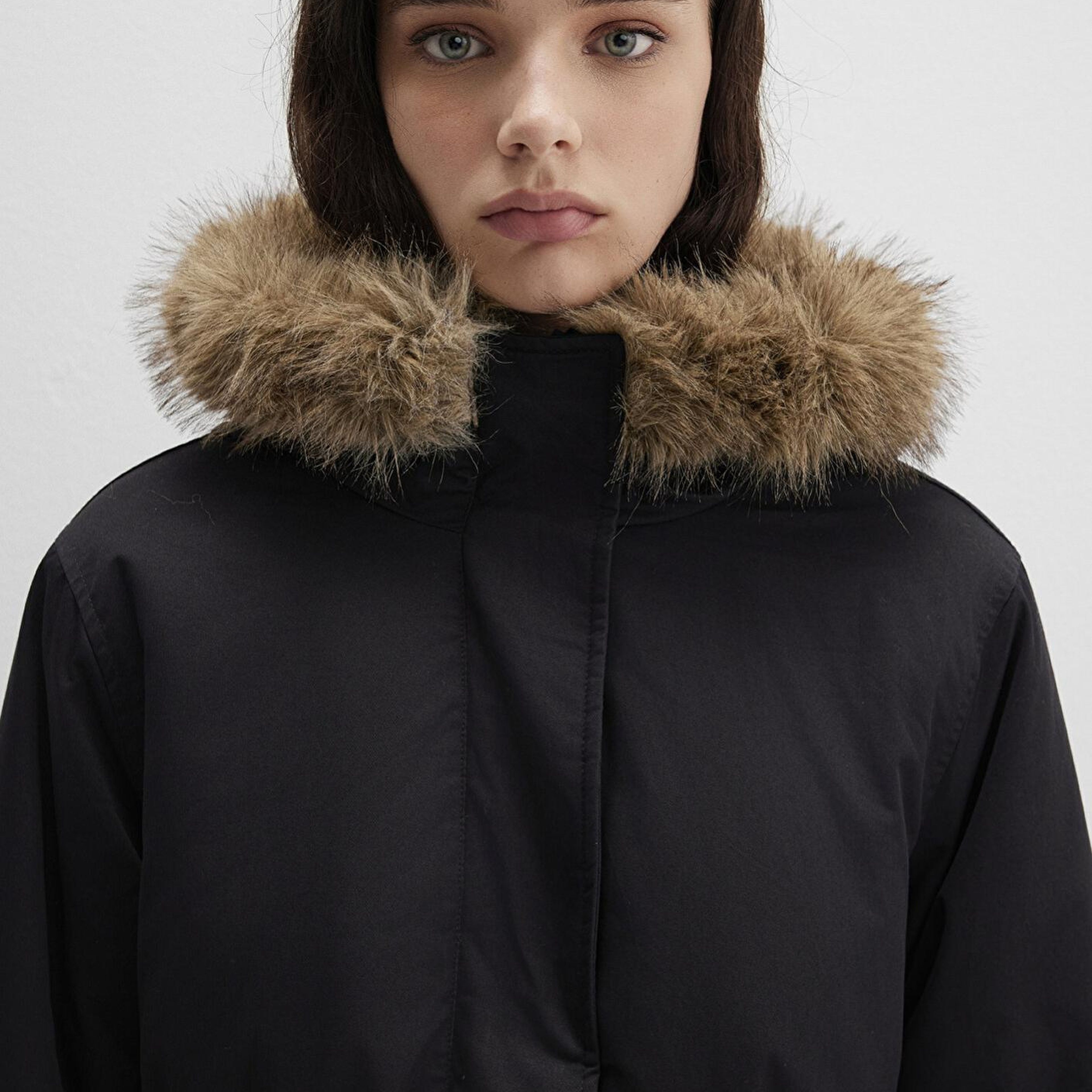 Mavi Suni Kürk Detaylı Siyah Parka Loose Fit / Bol Rahat Kesim 1110786-900