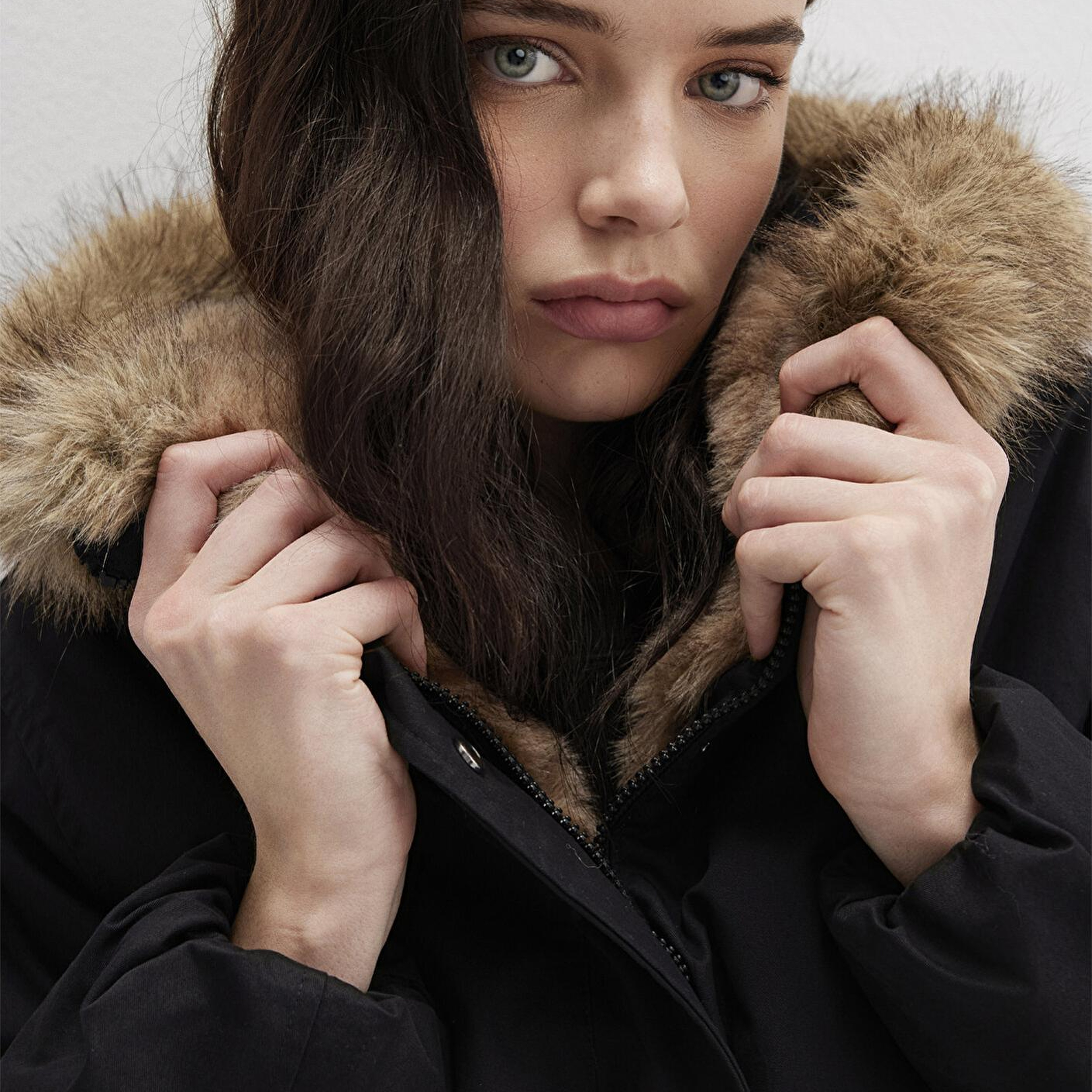 Mavi Suni Kürk Detaylı Siyah Parka Loose Fit / Bol Rahat Kesim 1110786-900