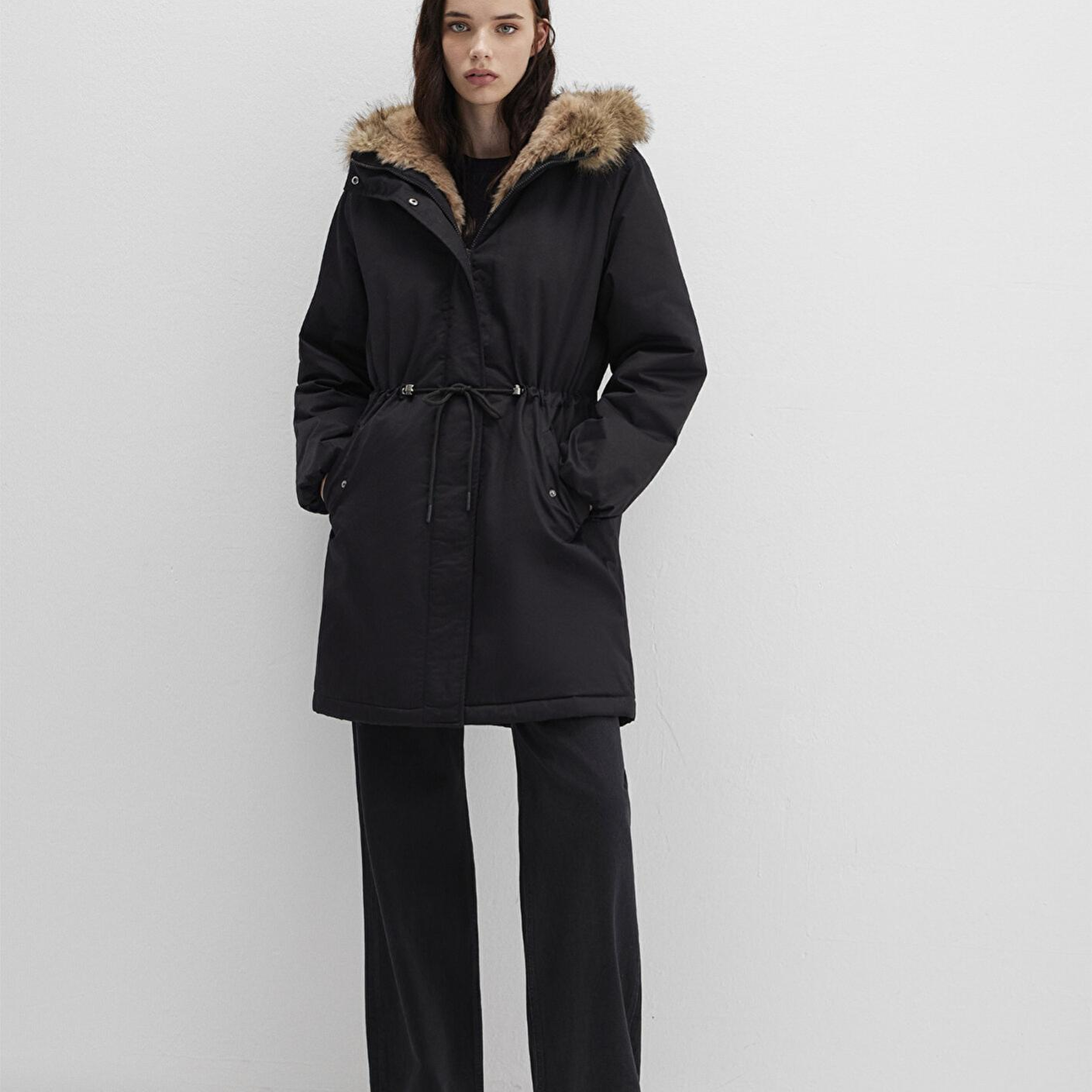 Mavi Suni Kürk Detaylı Siyah Parka Loose Fit / Bol Rahat Kesim 1110786-900