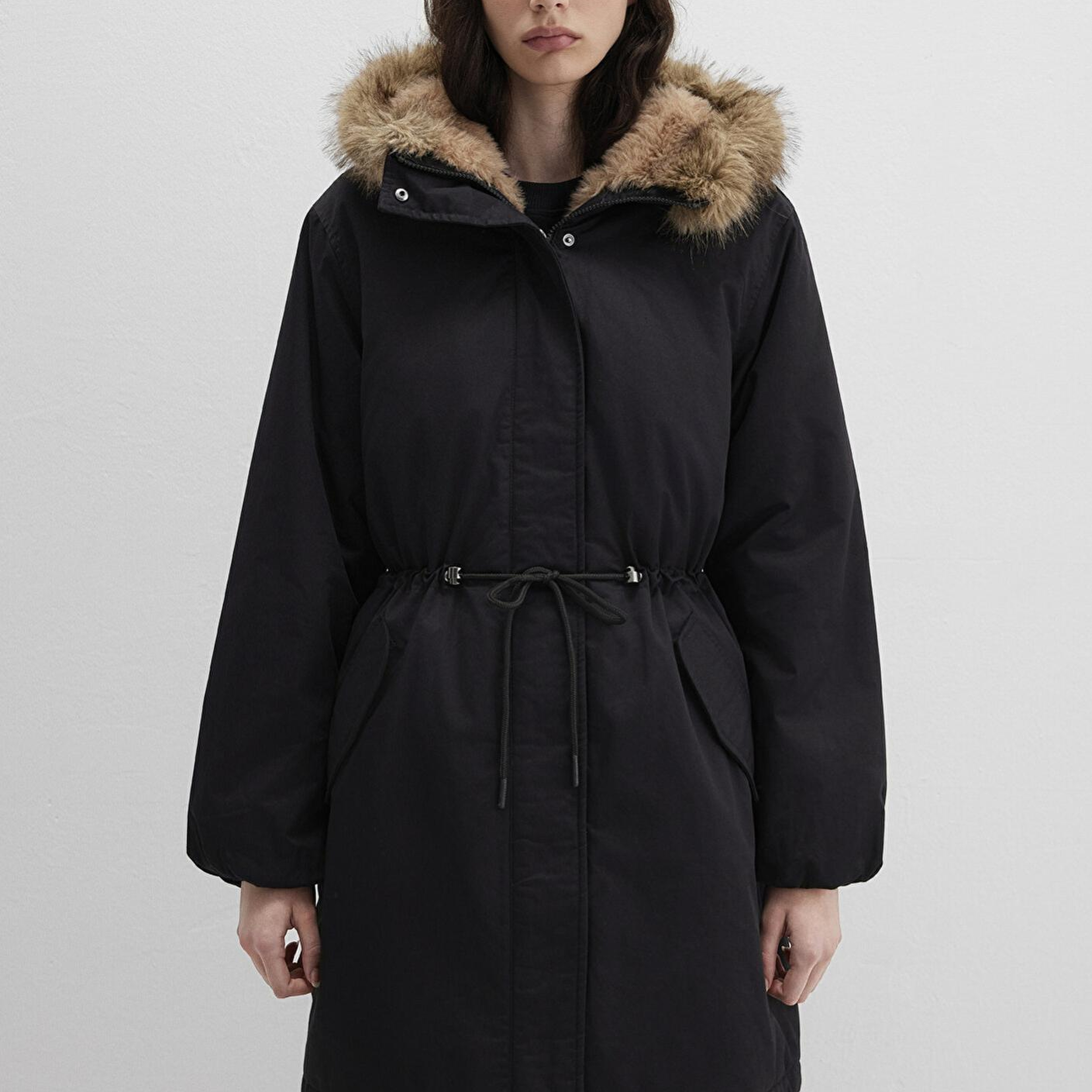 Mavi Suni Kürk Detaylı Siyah Parka Loose Fit / Bol Rahat Kesim 1110786-900