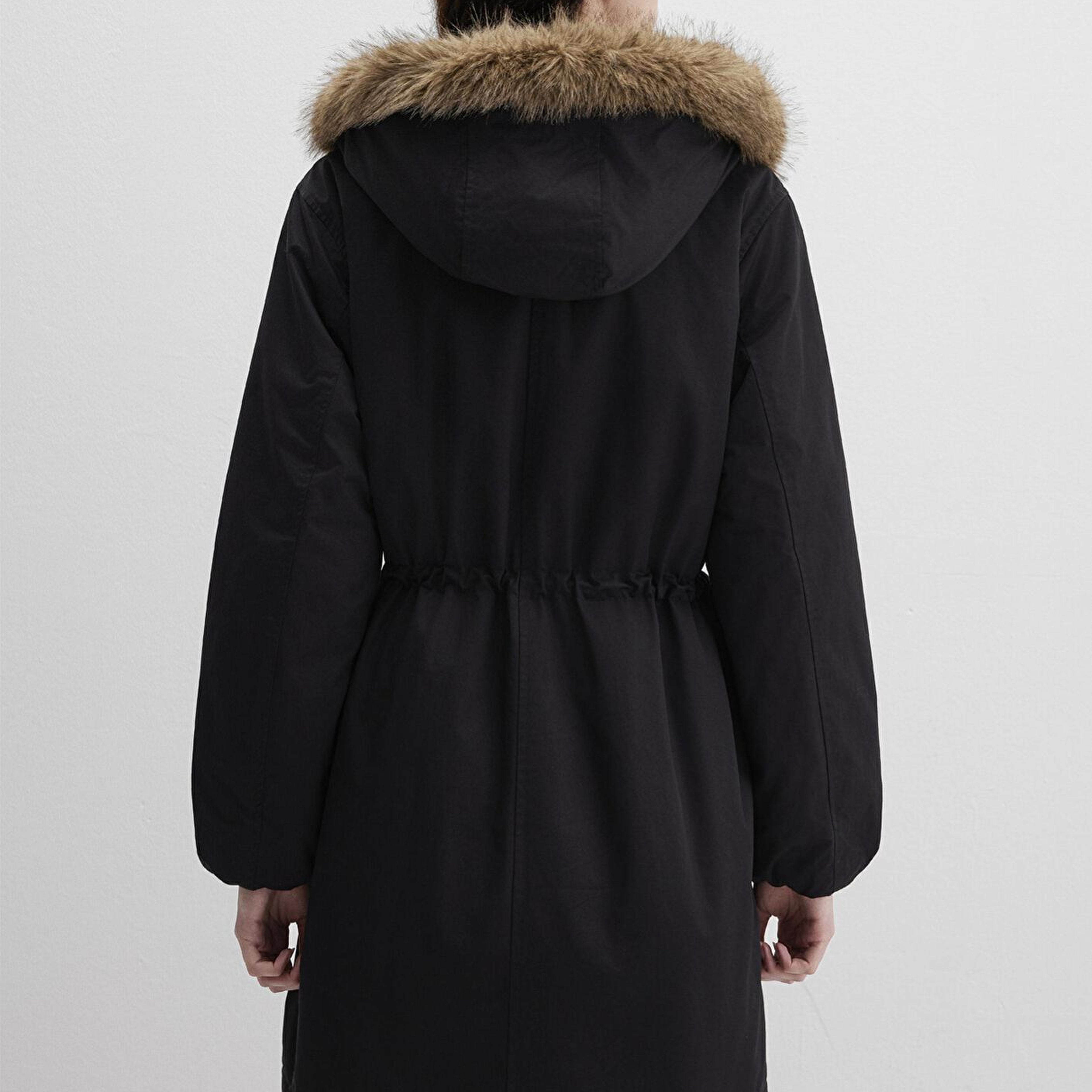 Mavi Suni Kürk Detaylı Siyah Parka Loose Fit / Bol Rahat Kesim 1110786-900