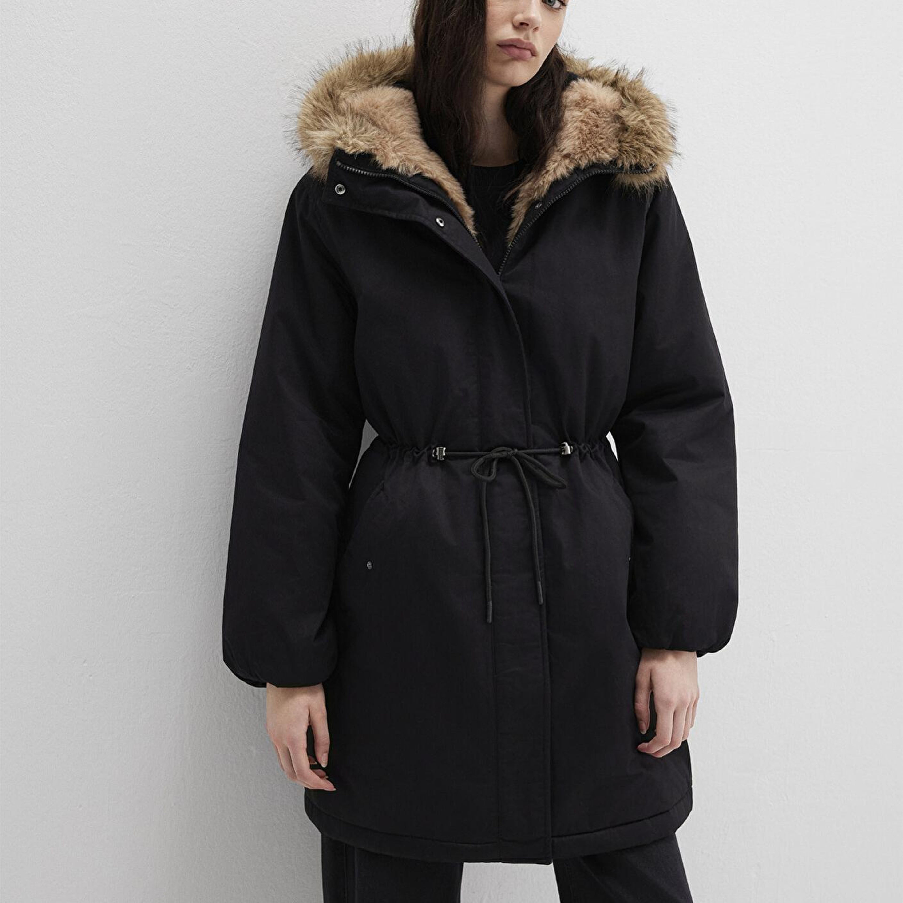 Mavi Suni Kürk Detaylı Siyah Parka Loose Fit / Bol Rahat Kesim 1110786-900