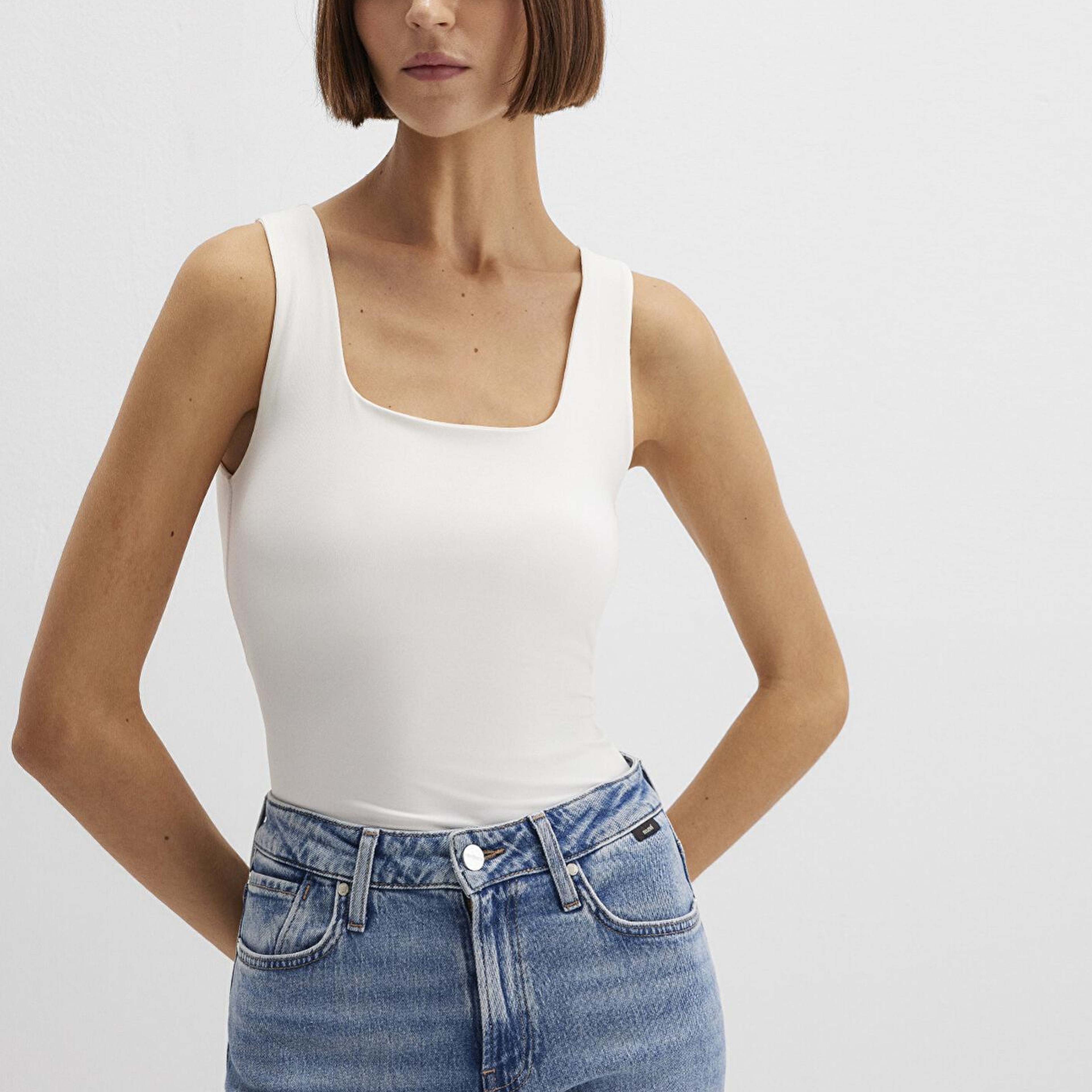 Mavi Kare Yaka Beyaz Poliamid Atlet Fitted / Vücuda Oturan Kesim 1613498-70057