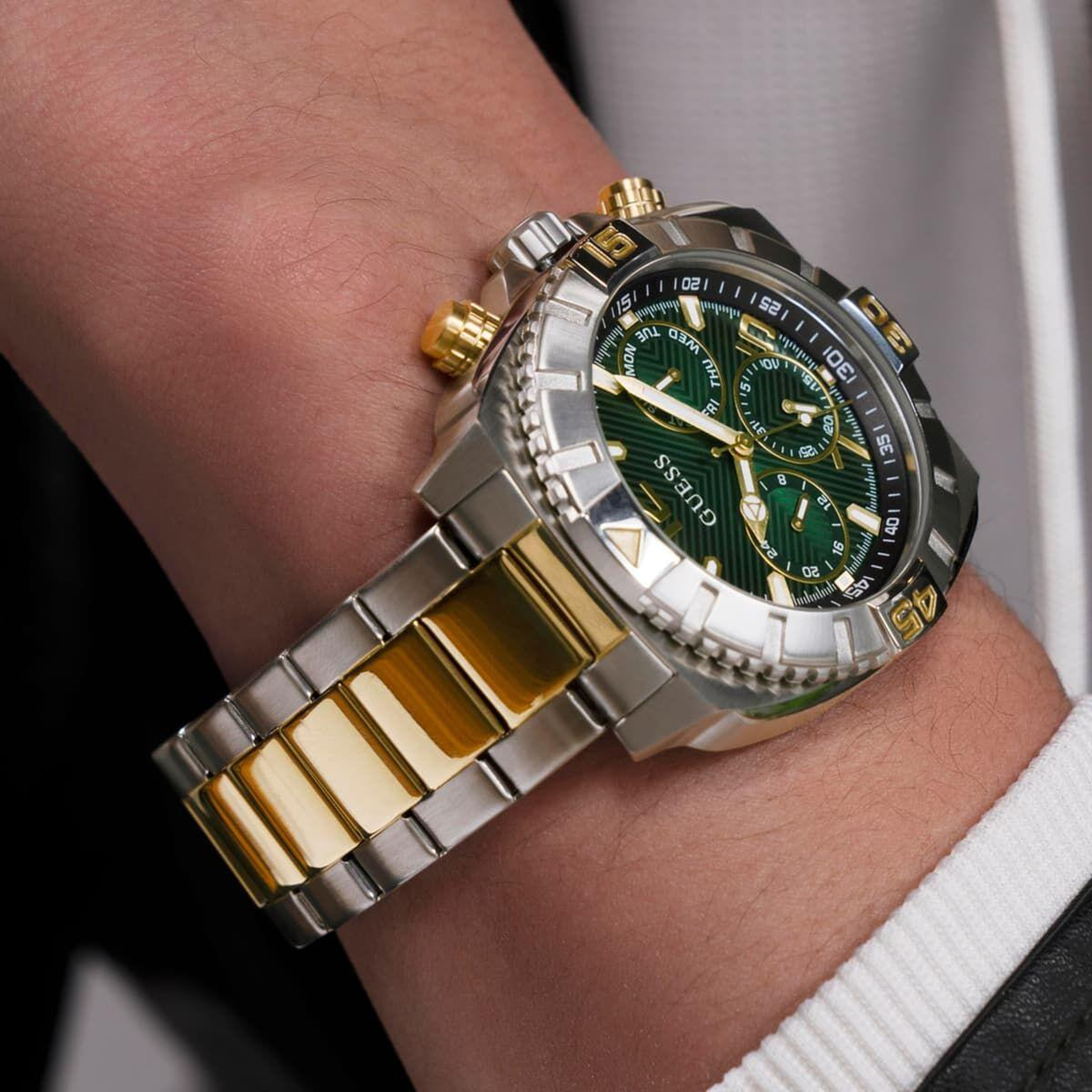 Guess GUGW0800G1 Erkek Kol Saati