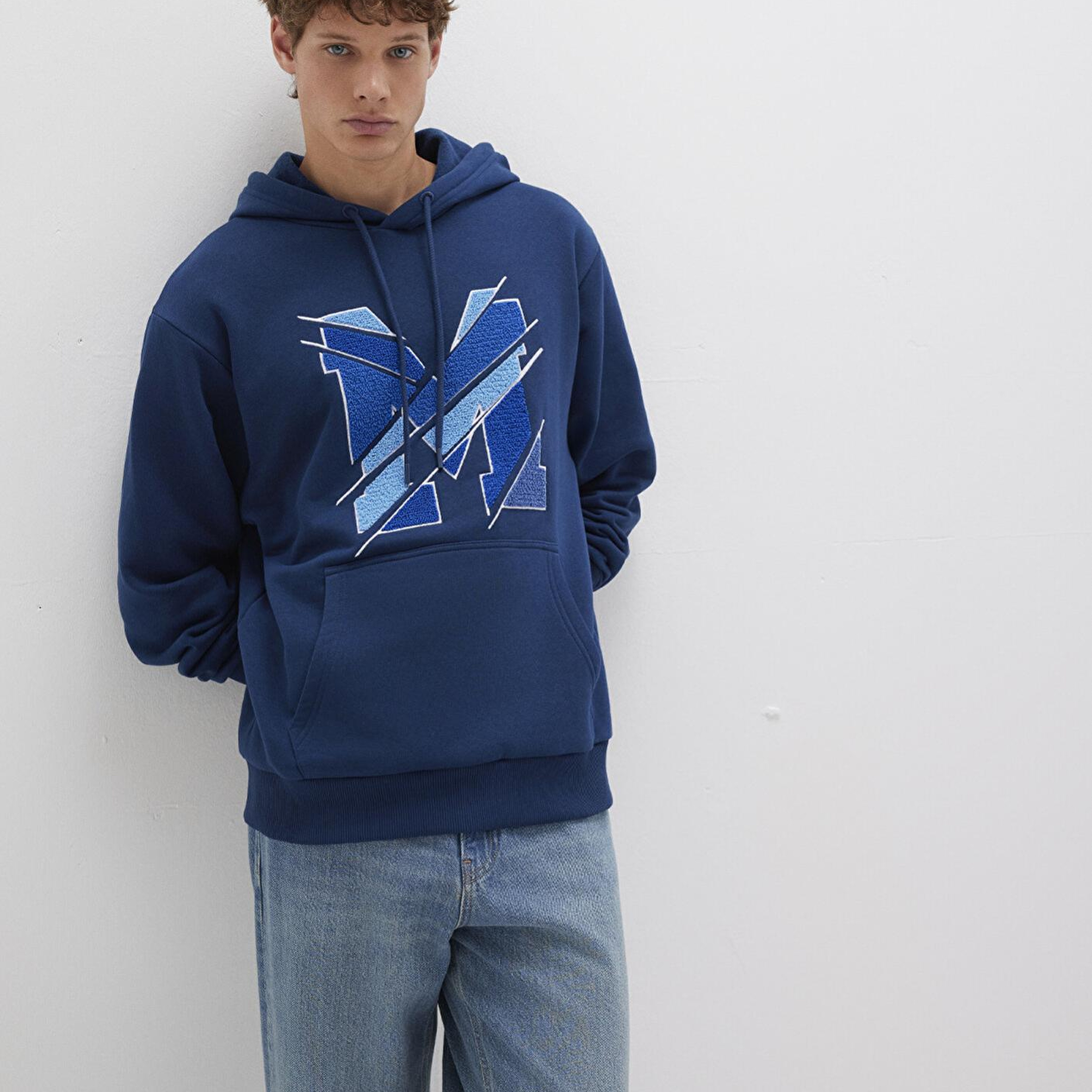 Mavi M Logo Baskılı Kapüşonlu Lacivert Sweatshirt 0S10106-89353