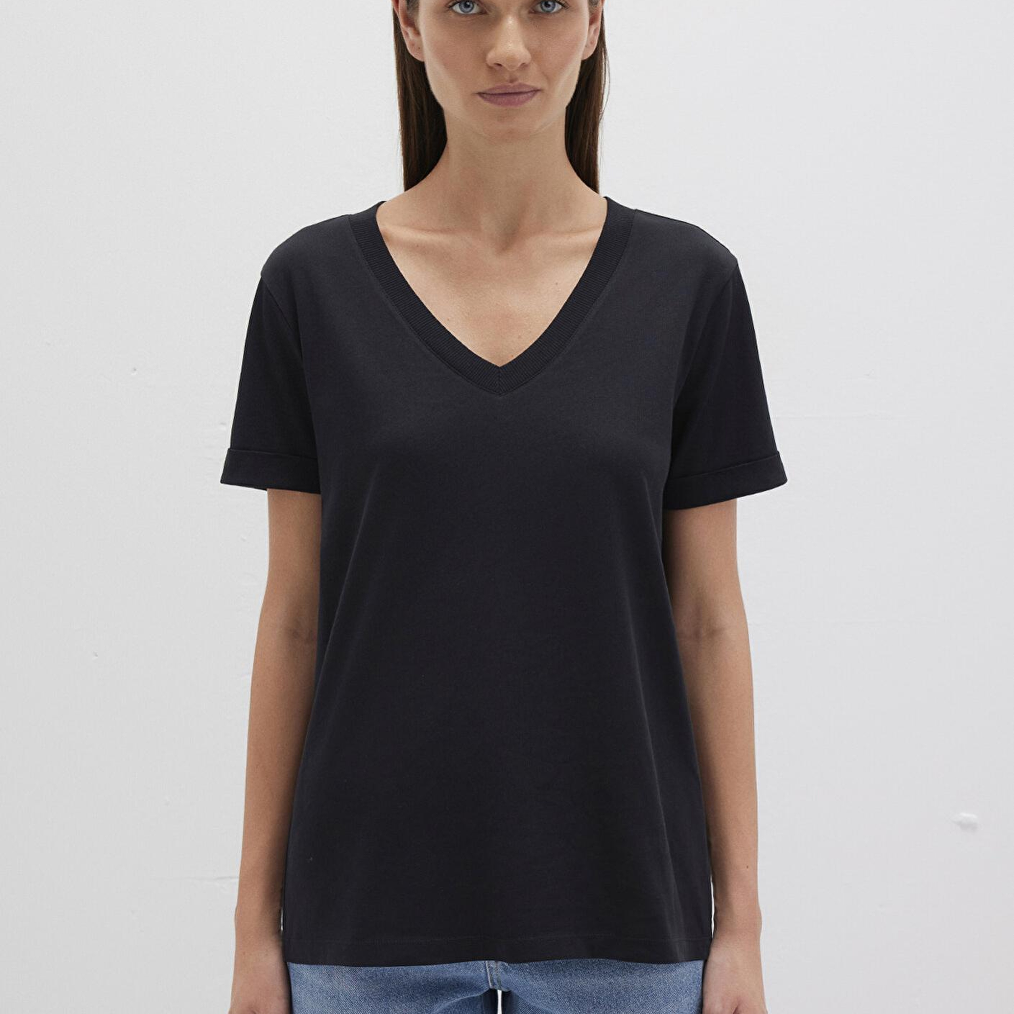 Mavi V Yaka Siyah Basic Tişört Regular Fit / Normal Kesim 166248-900