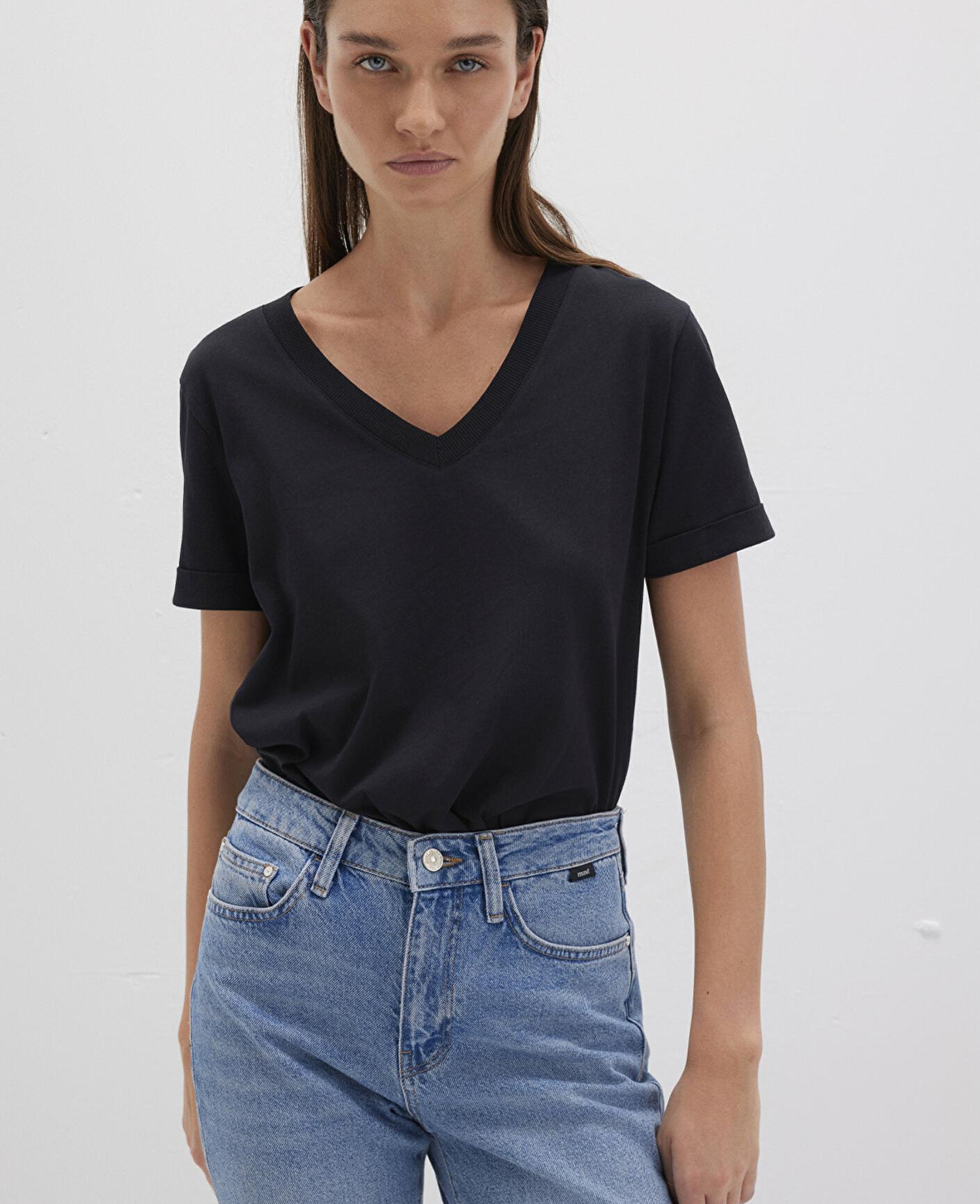 Mavi V Yaka Siyah Basic Tişört Regular Fit / Normal Kesim 166248-900