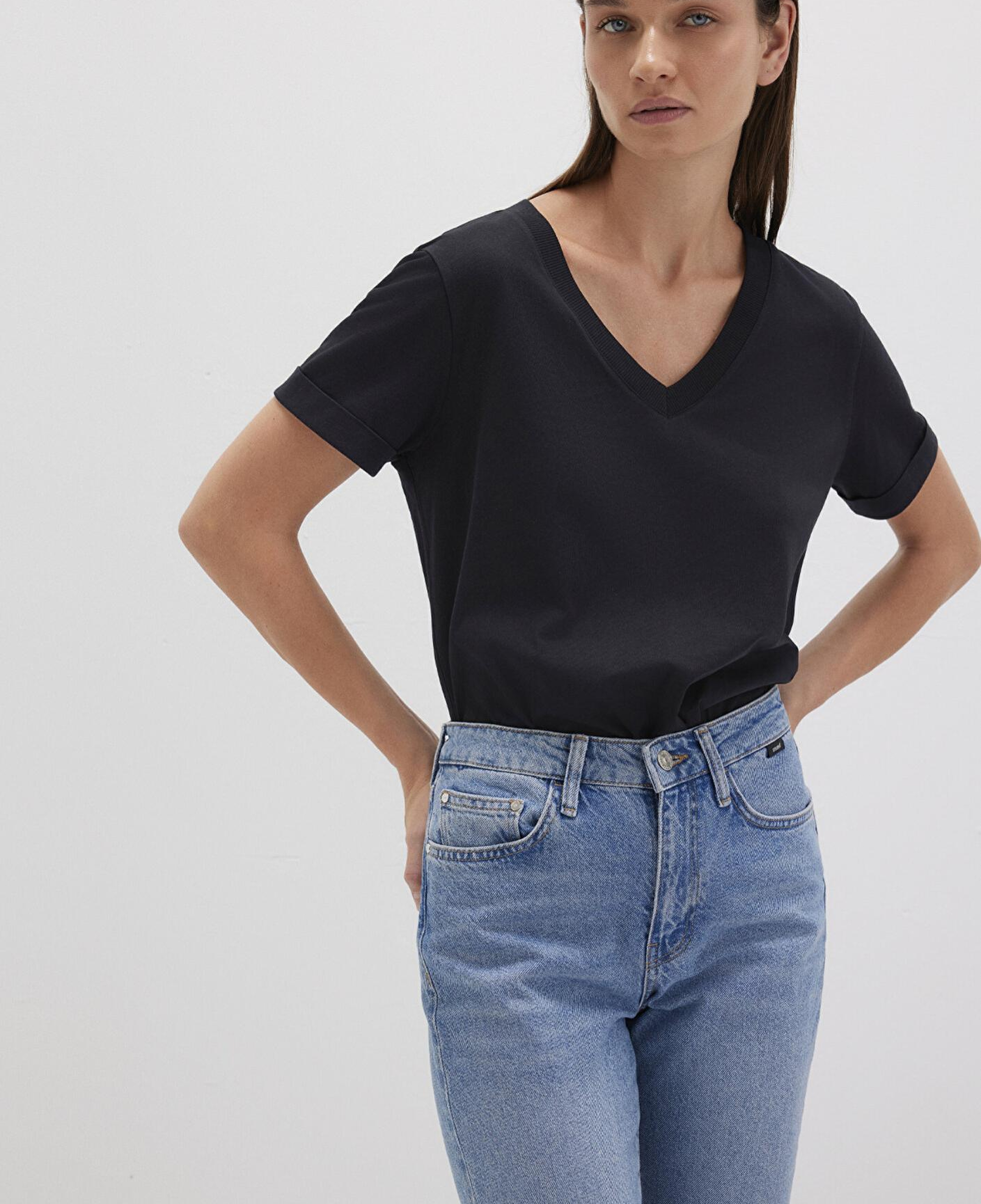 Mavi V Yaka Siyah Basic Tişört Regular Fit / Normal Kesim 166248-900