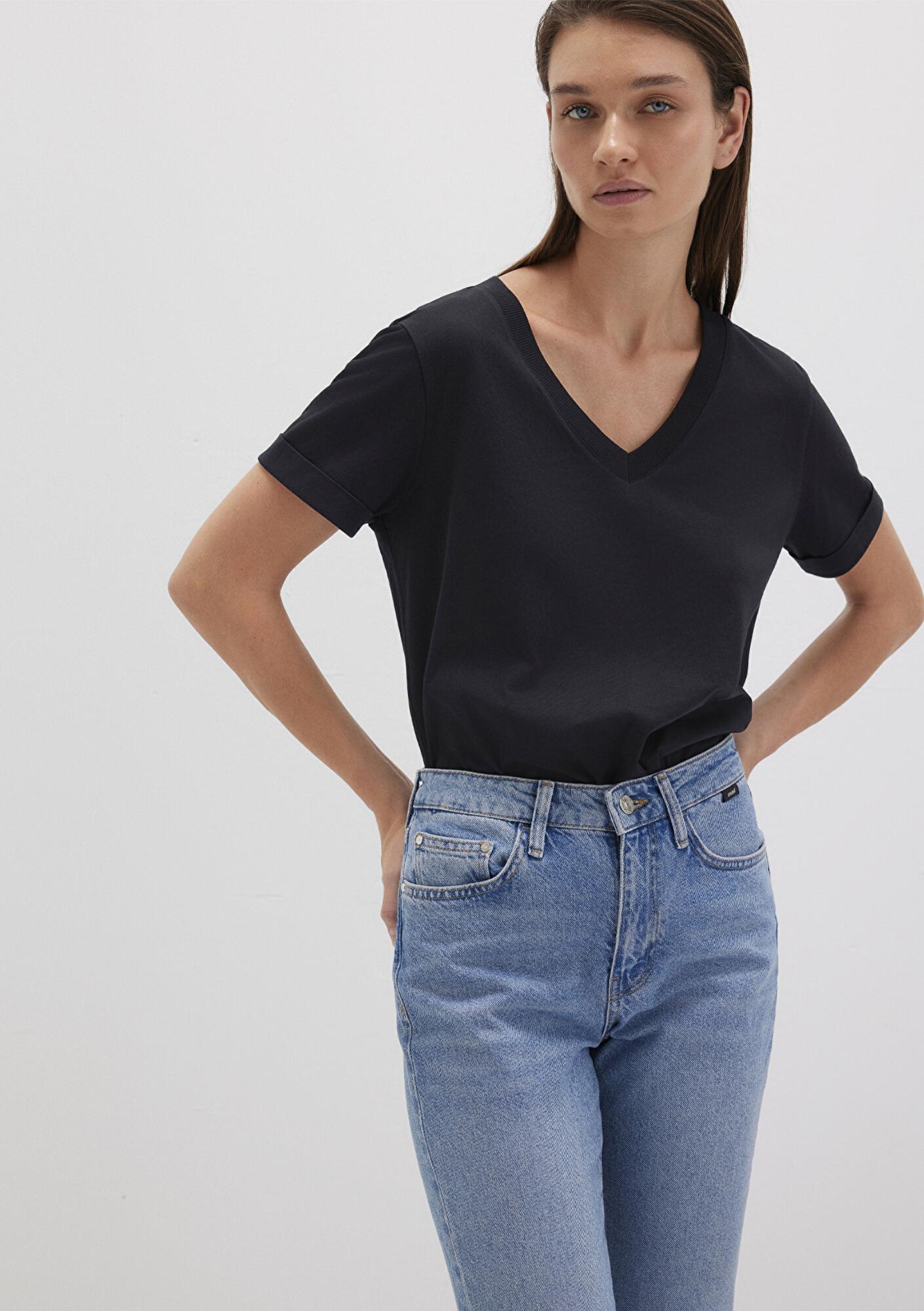 Mavi V Yaka Siyah Basic Tişört Regular Fit / Normal Kesim 166248-900