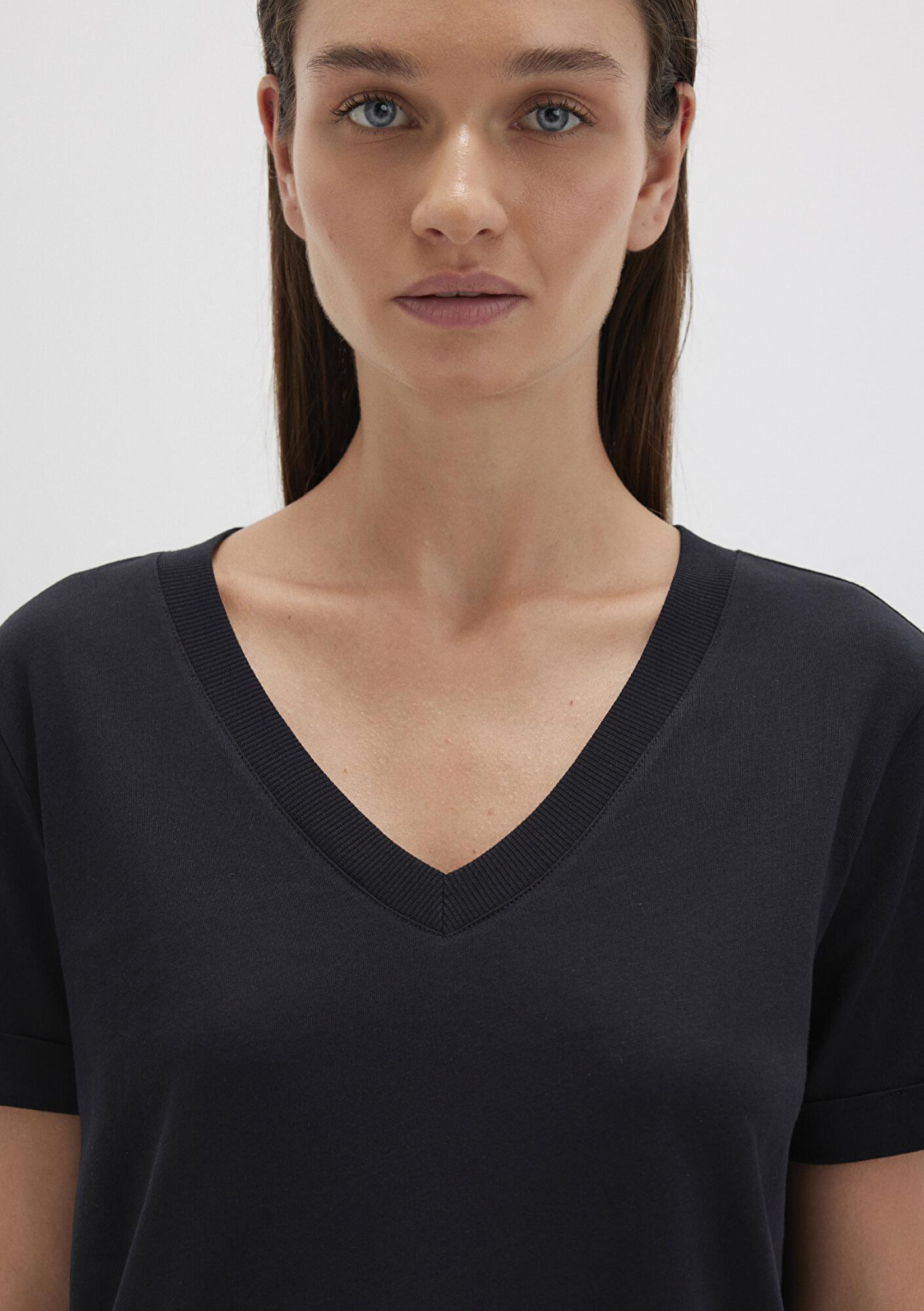 Mavi V Yaka Siyah Basic Tişört Regular Fit / Normal Kesim 166248-900