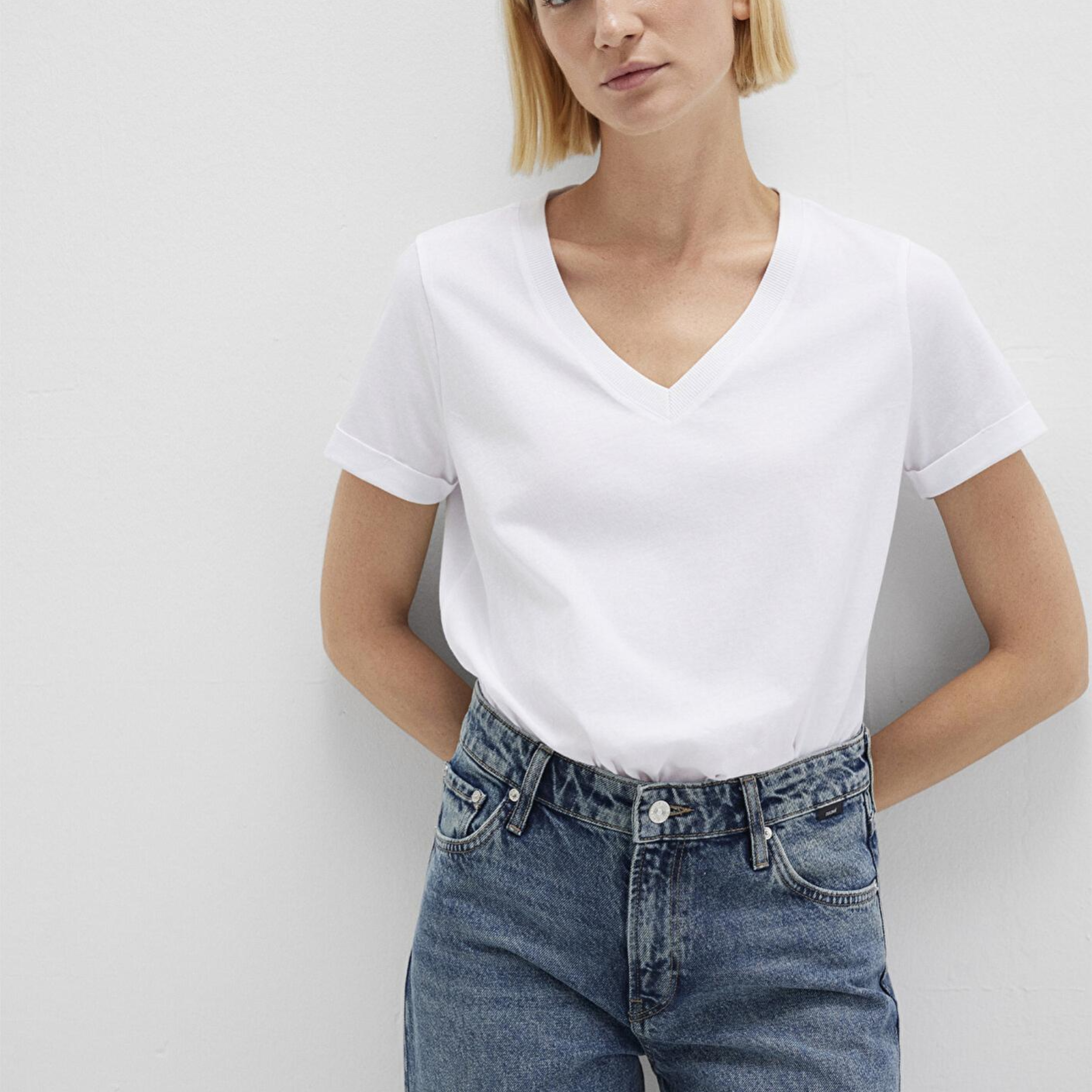 Mavi V Yaka Beyaz Basic Tişört Regular Fit / Normal Kesim 166248-620