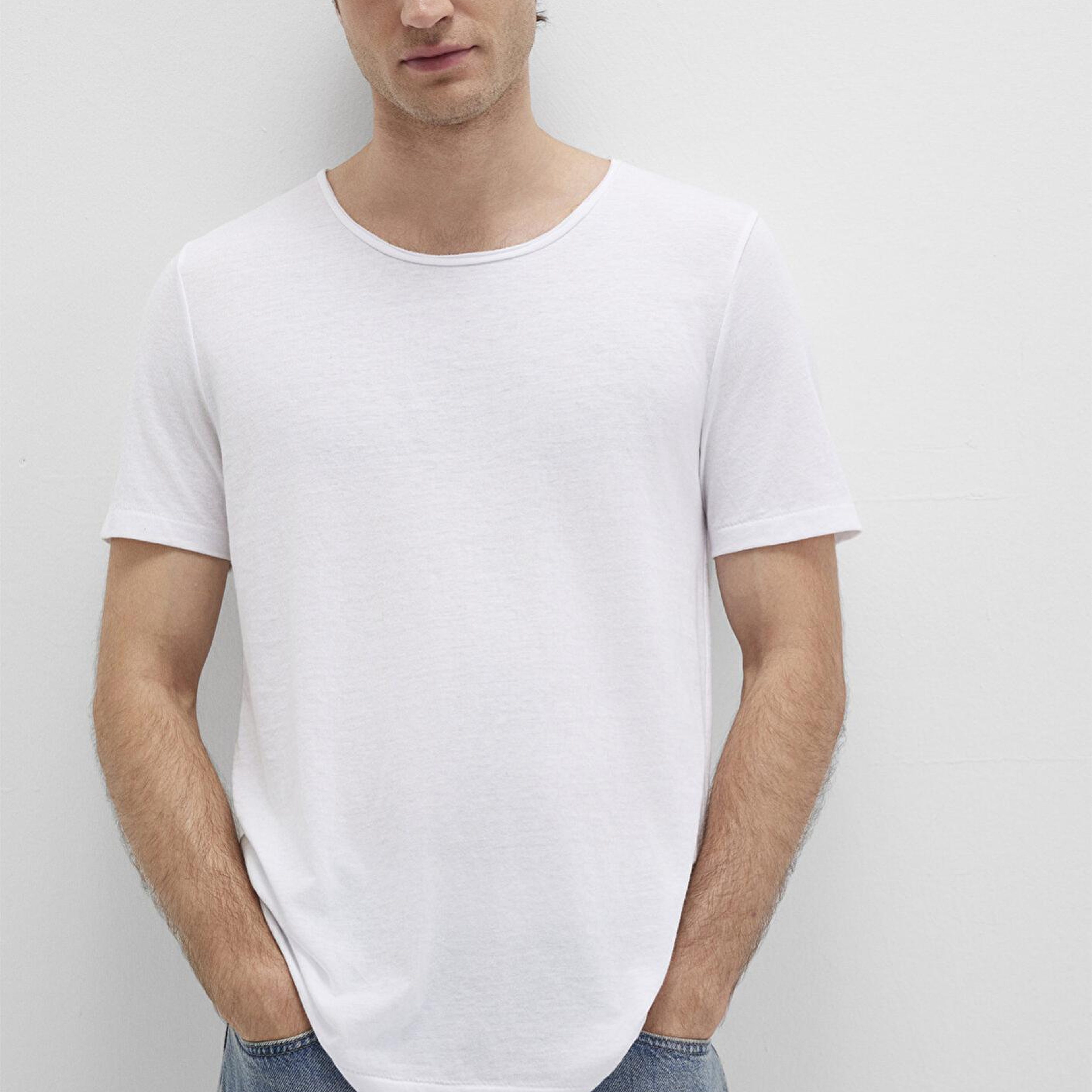 Mavi Yaka Detaylı Beyaz Tişört Fitted / Vücuda Oturan Kesim 064019-620