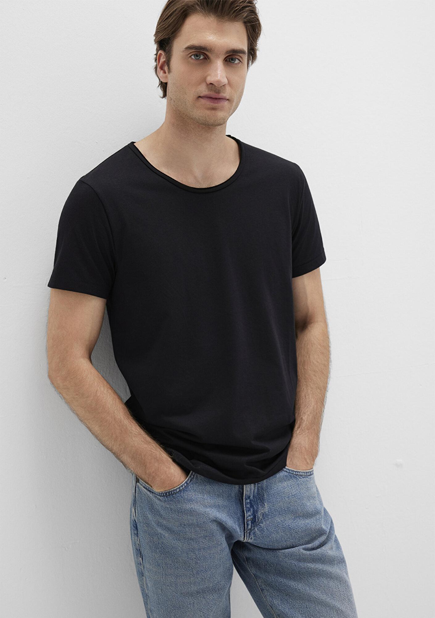 Mavi Yaka Detaylı Siyah Tişört Fitted / Vücuda Oturan Kesim 064019-20933