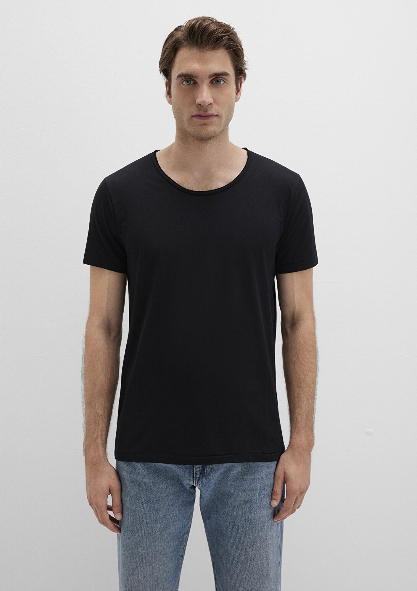 Mavi Yaka Detaylı Siyah Tişört Fitted / Vücuda Oturan Kesim 064019-20933