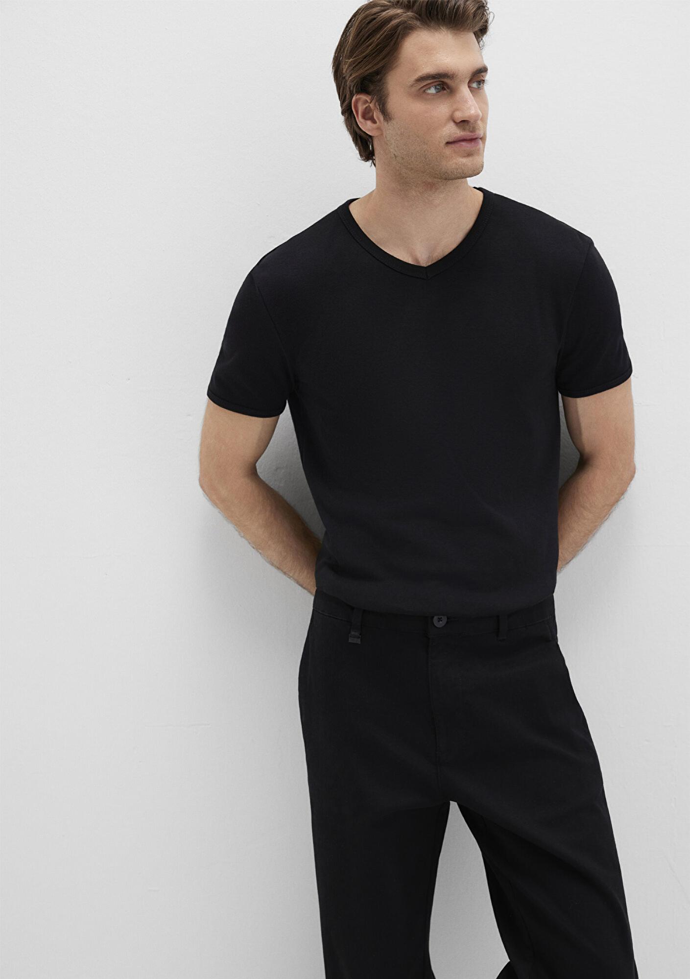 Mavi Ribana Detaylı V Yaka Siyah Tişört Fitted / Vücuda Oturan Kesim 063748-900