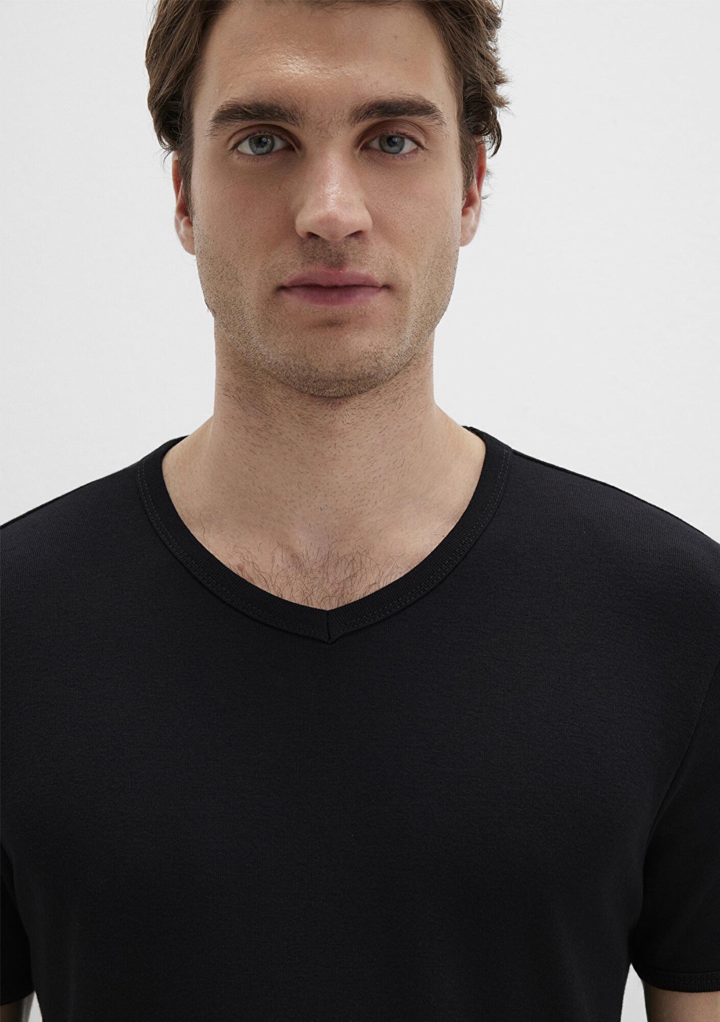 Mavi Ribana Detaylı V Yaka Siyah Tişört Fitted / Vücuda Oturan Kesim 063748-900