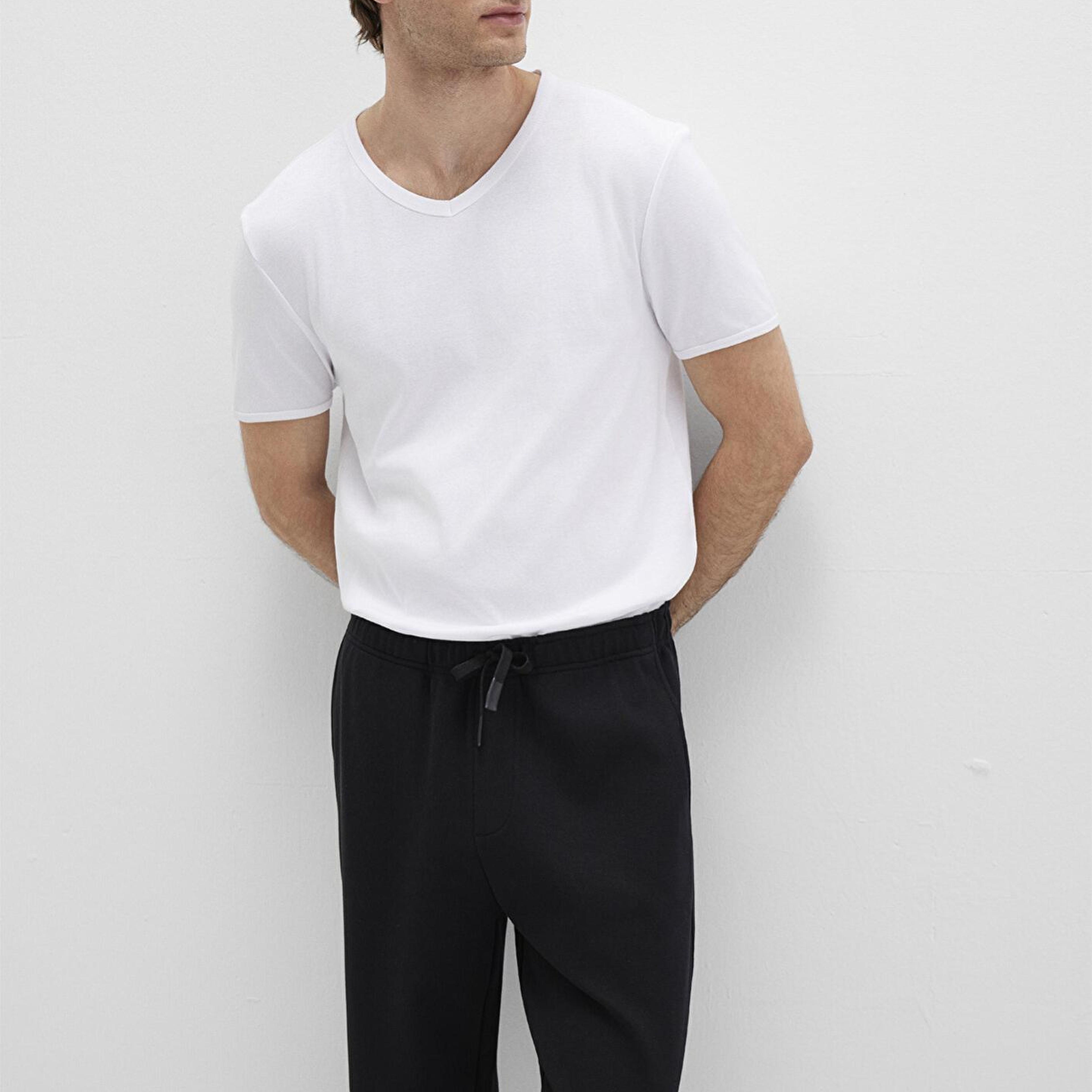 Mavi Ribana Detaylı V Yaka Beyaz Tişört Fitted / Vücuda Oturan Kesim 063748-620