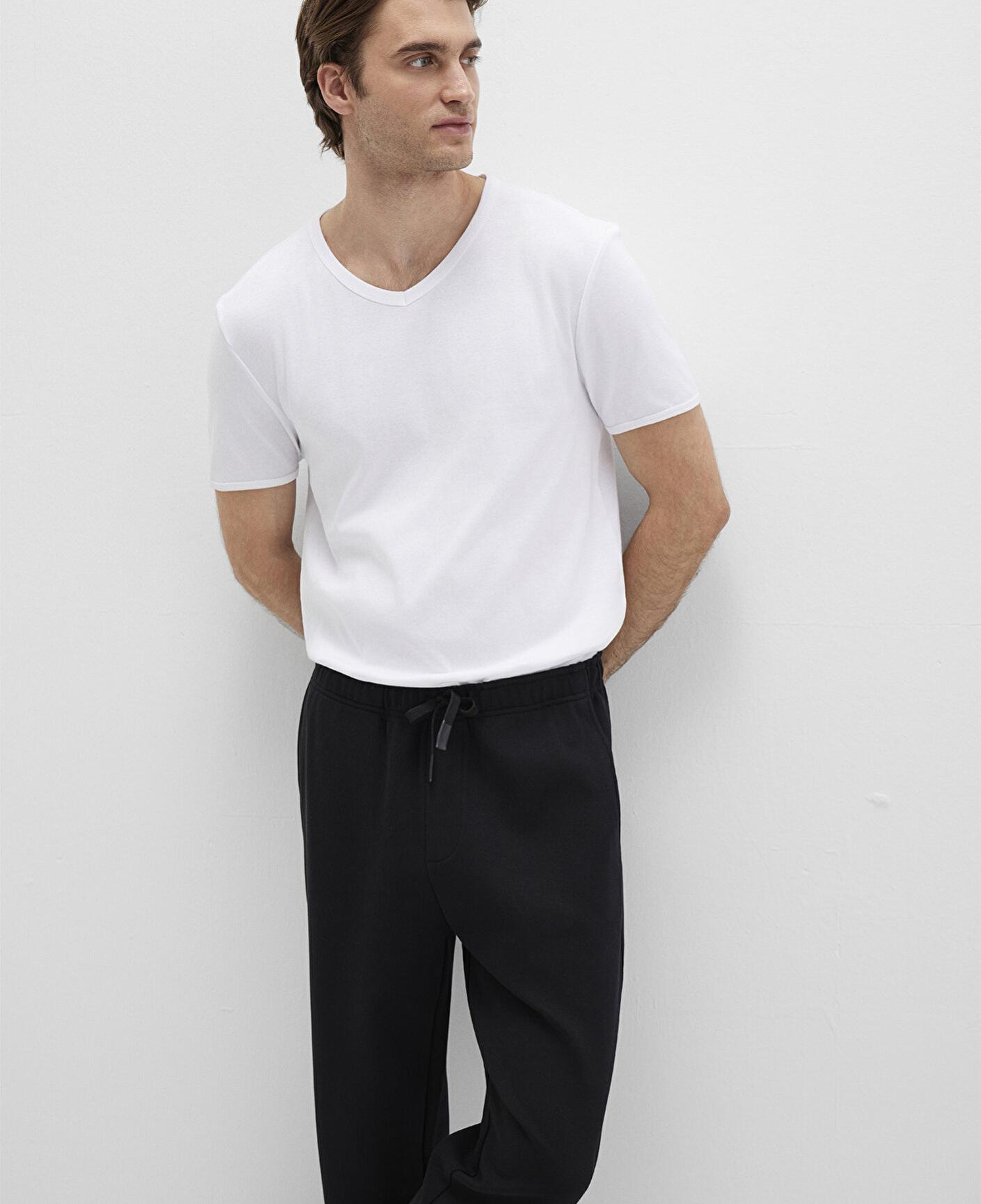 Mavi Ribana Detaylı V Yaka Beyaz Tişört Fitted / Vücuda Oturan Kesim 063748-620