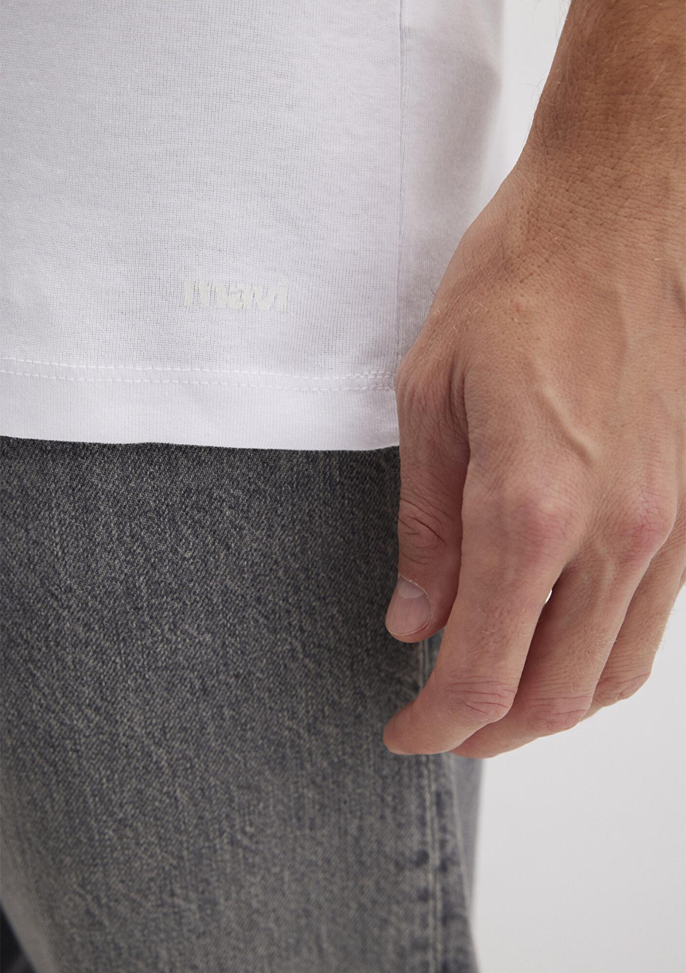 Mavi Ribana Detaylı Beyaz Tişört Fitted / Vücuda Oturan Kesim 063747-620