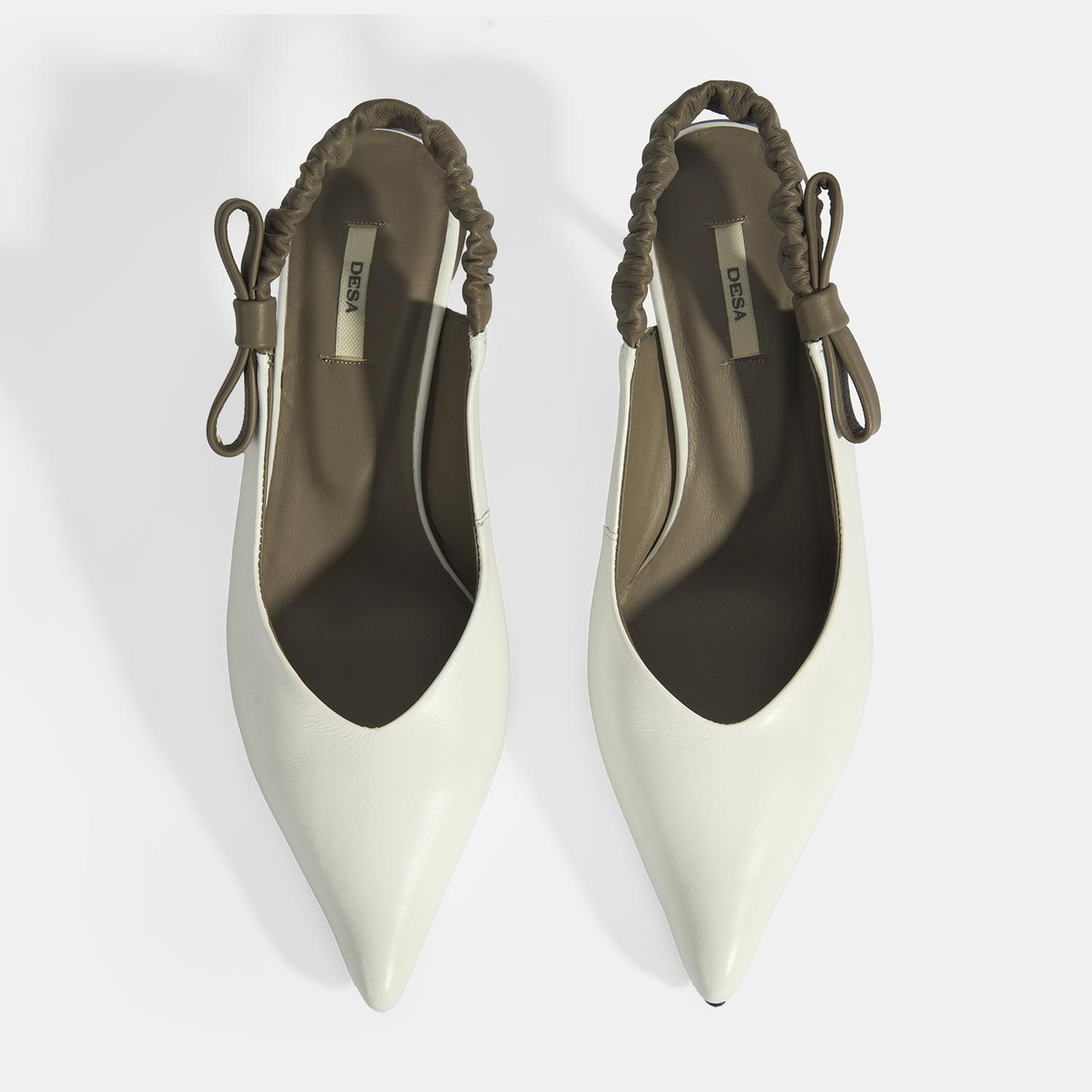 Kadın Beyaz Fiyonk Detaylı Lastik Bantlı Deri Topuklu Ayakkabı