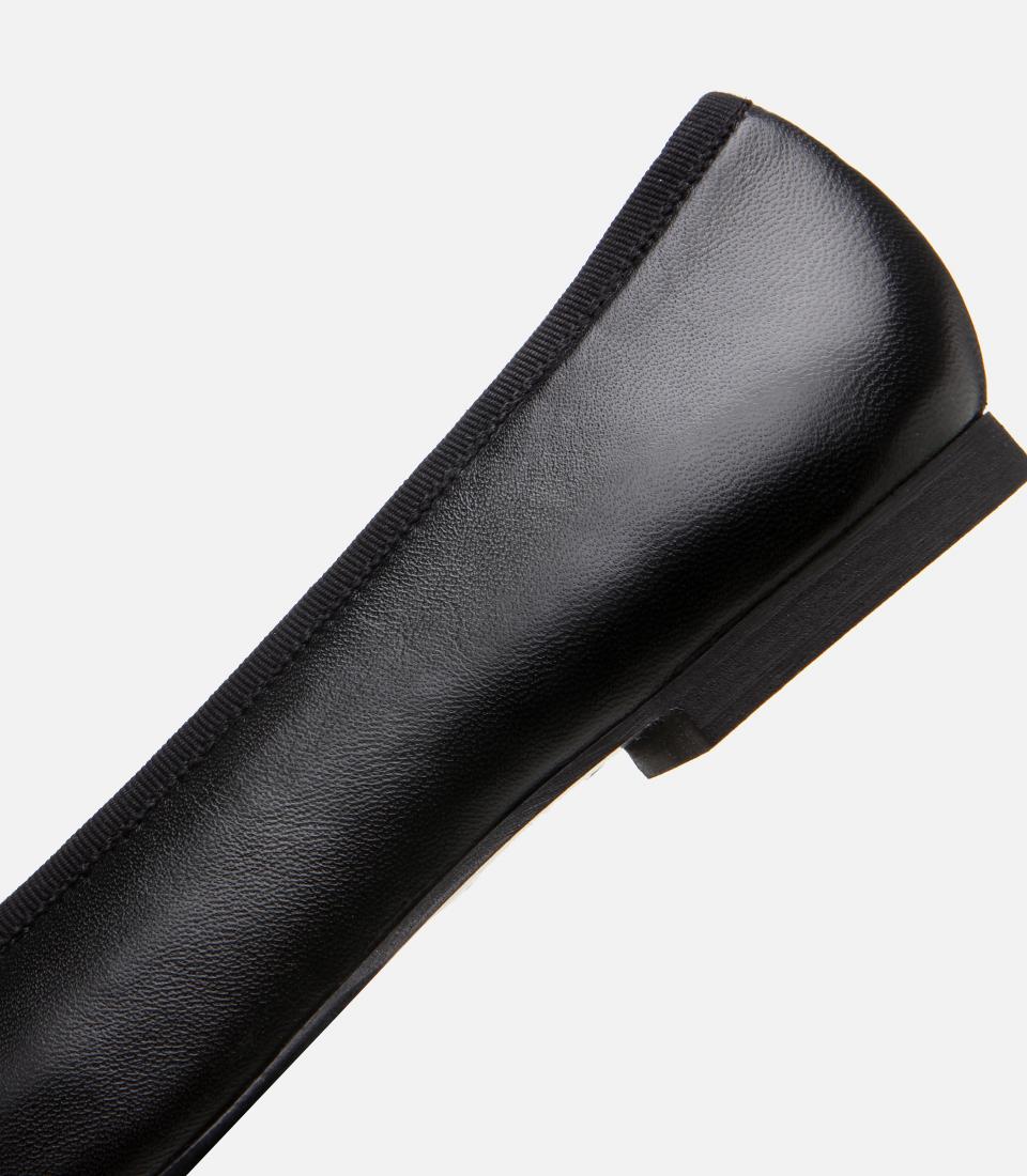 Kadın Deri Siyah Esnek Tabanlı Rahat Tokalı Babet