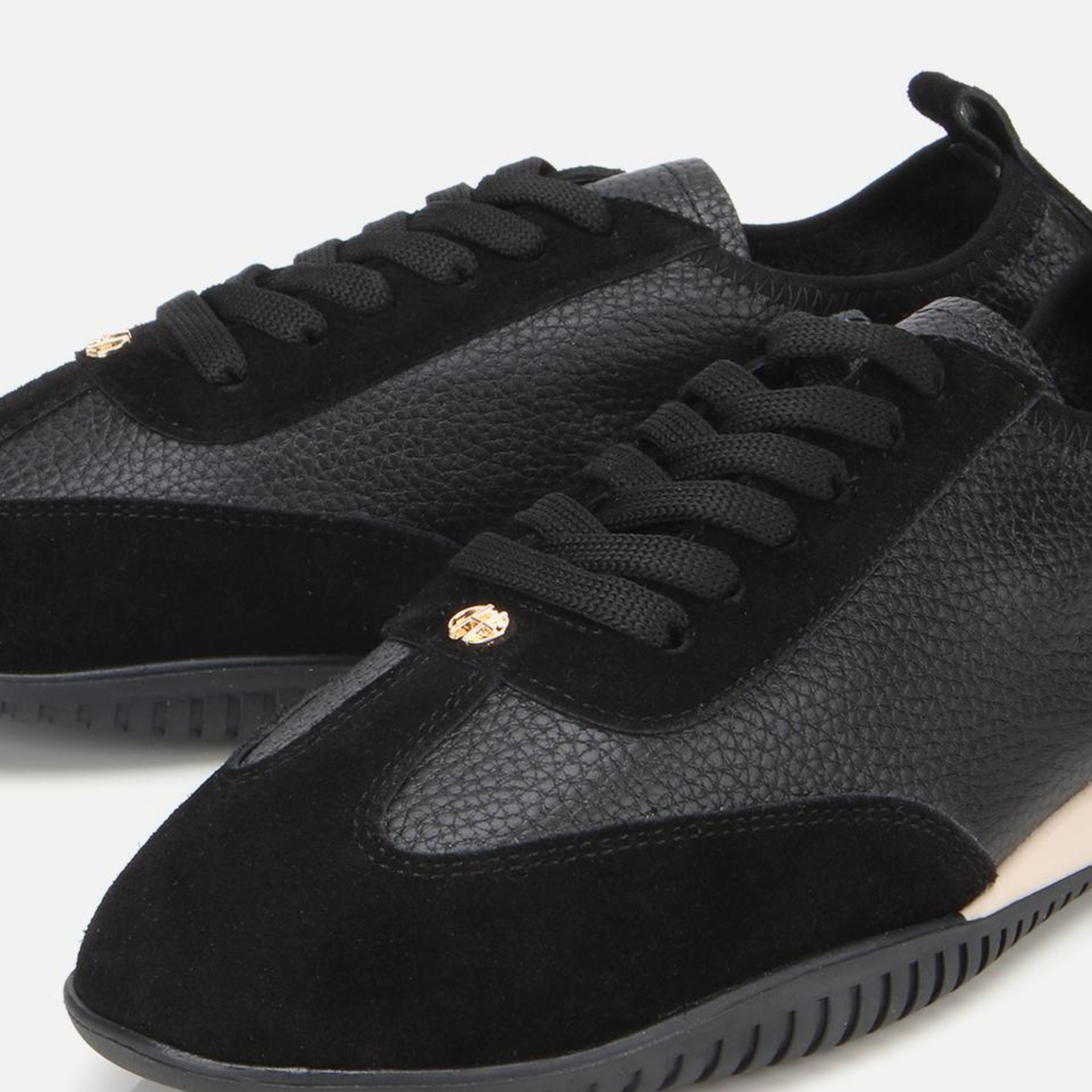 Kadın Deri Siyah Esnek Tabanlı Spor Ayakkabı