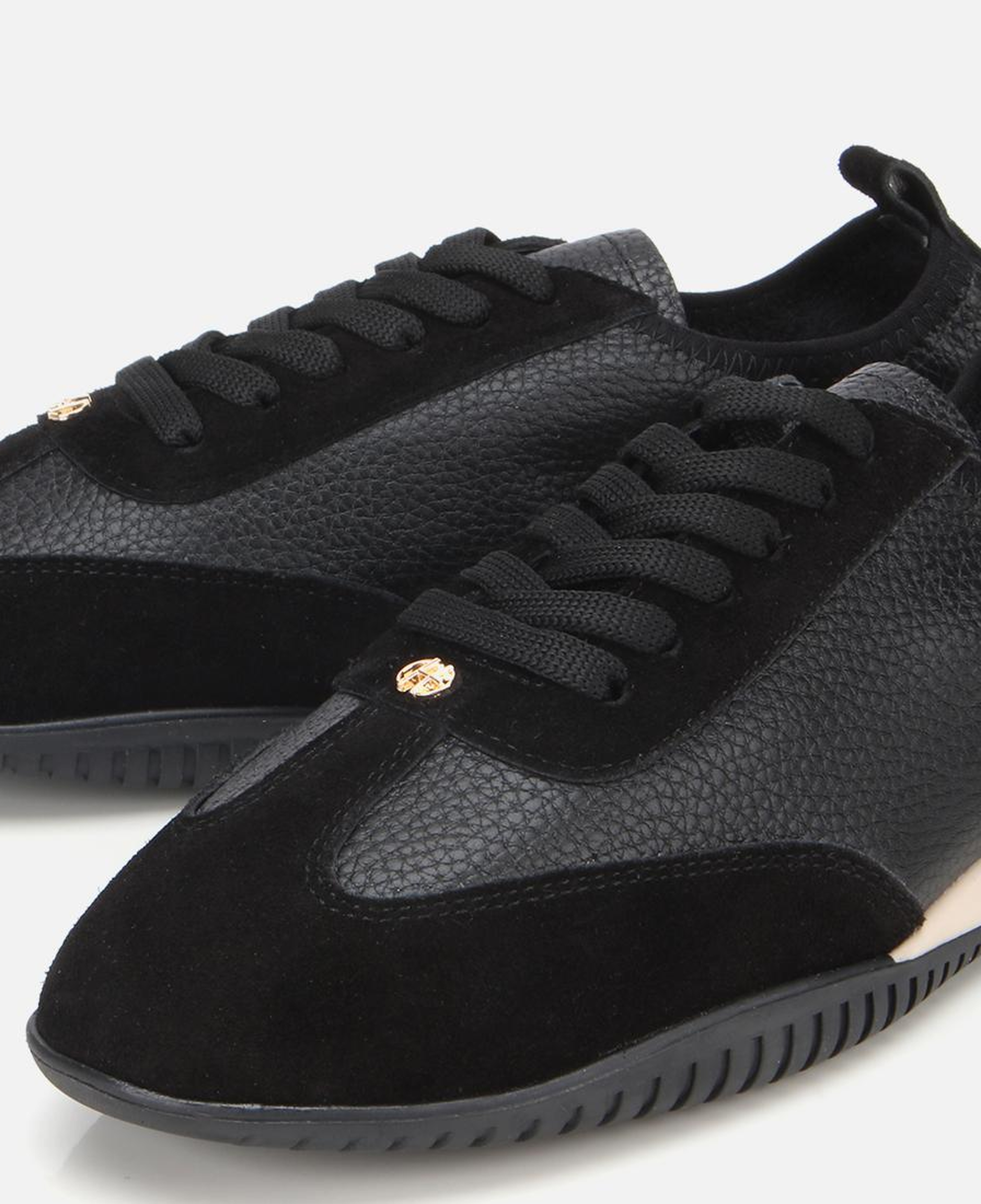 Kadın Deri Siyah Esnek Tabanlı Spor Ayakkabı