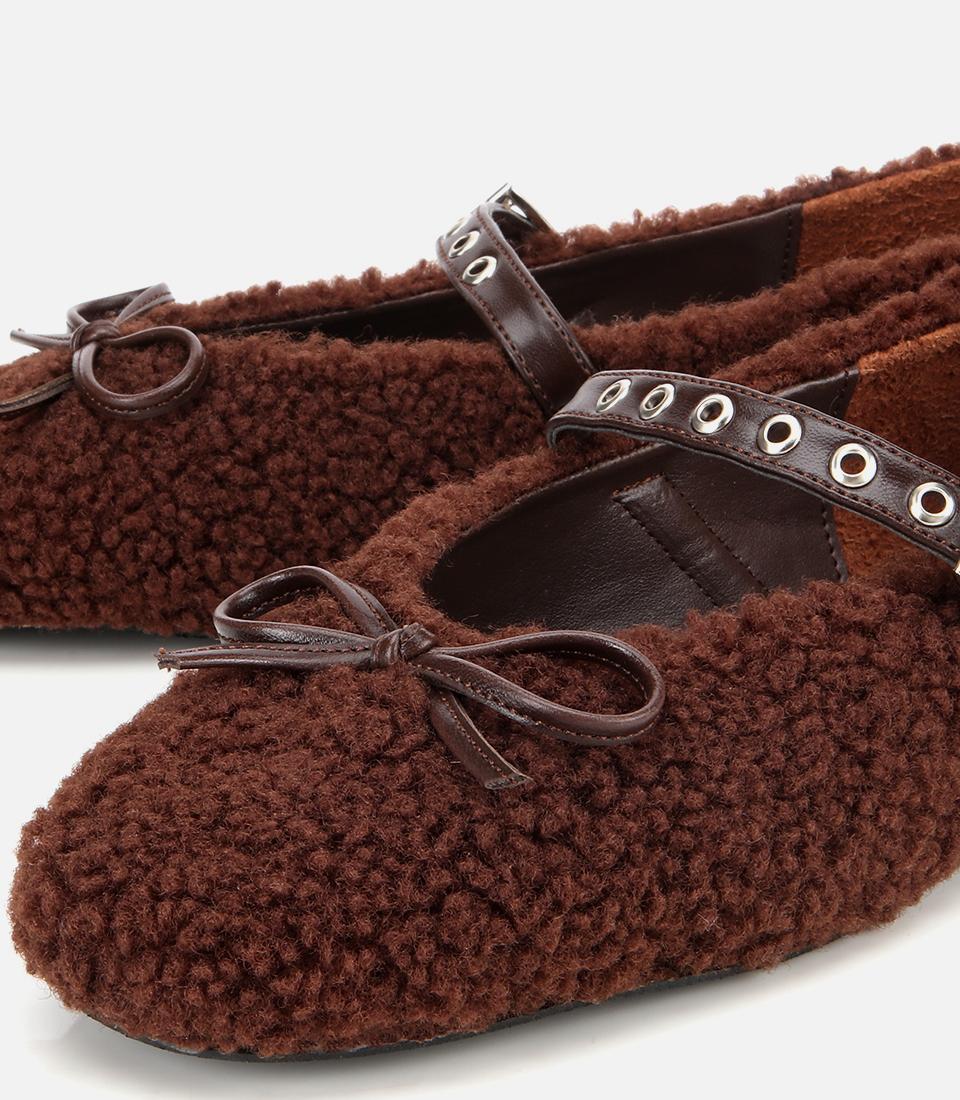 Kadın Kahverengi Peluş Kürklü Zımbalı Babet