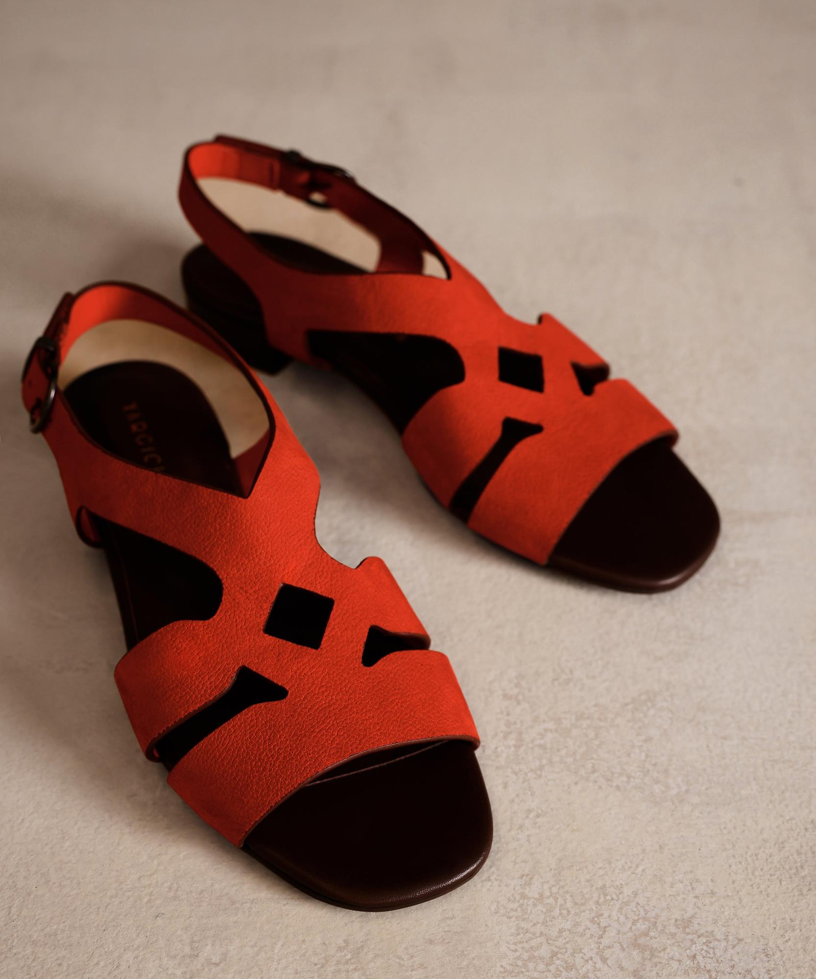 YARGICI Çapraz Bant Detaylı Deri Sandalet