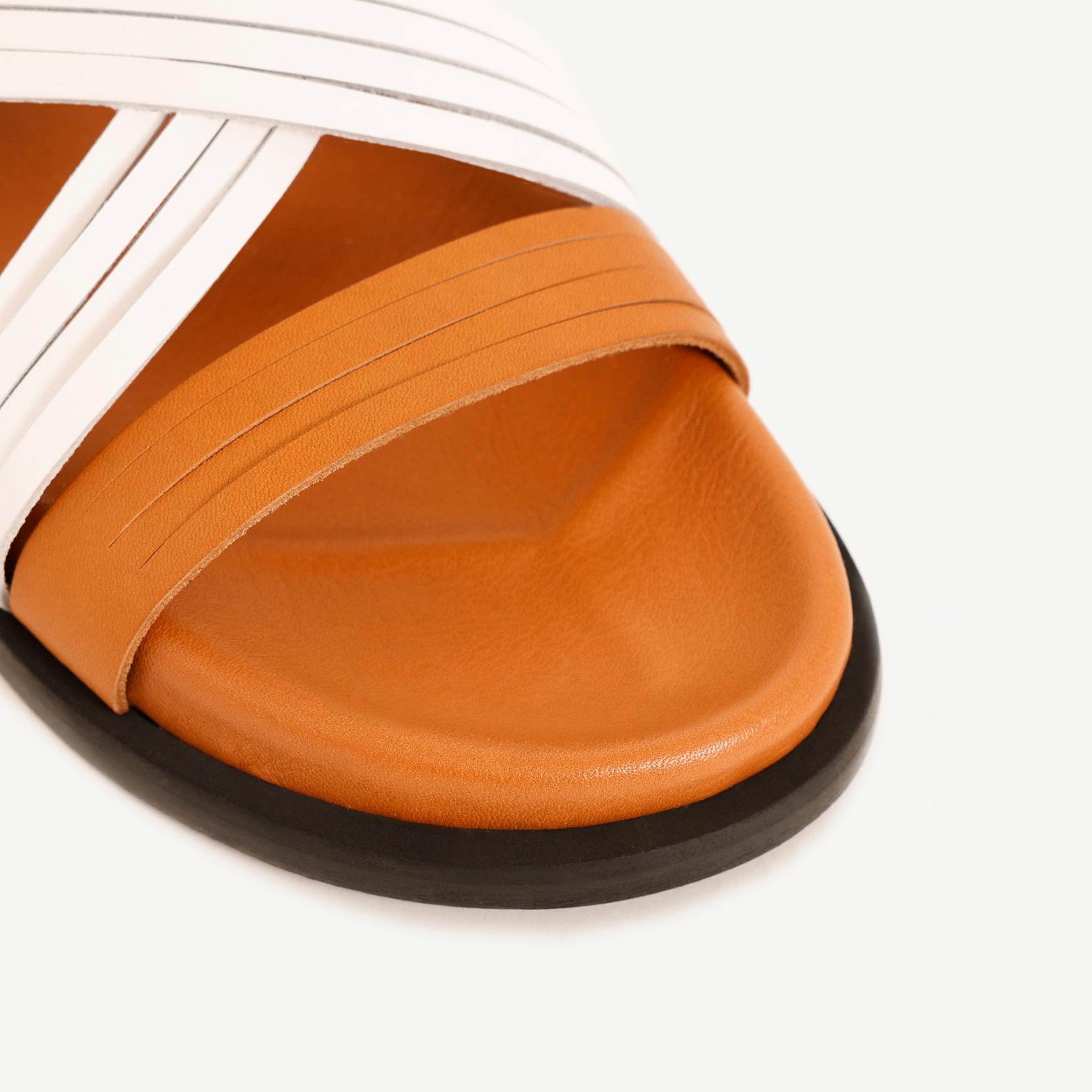 YARGICI Çapraz Bantlı Deri Sandalet