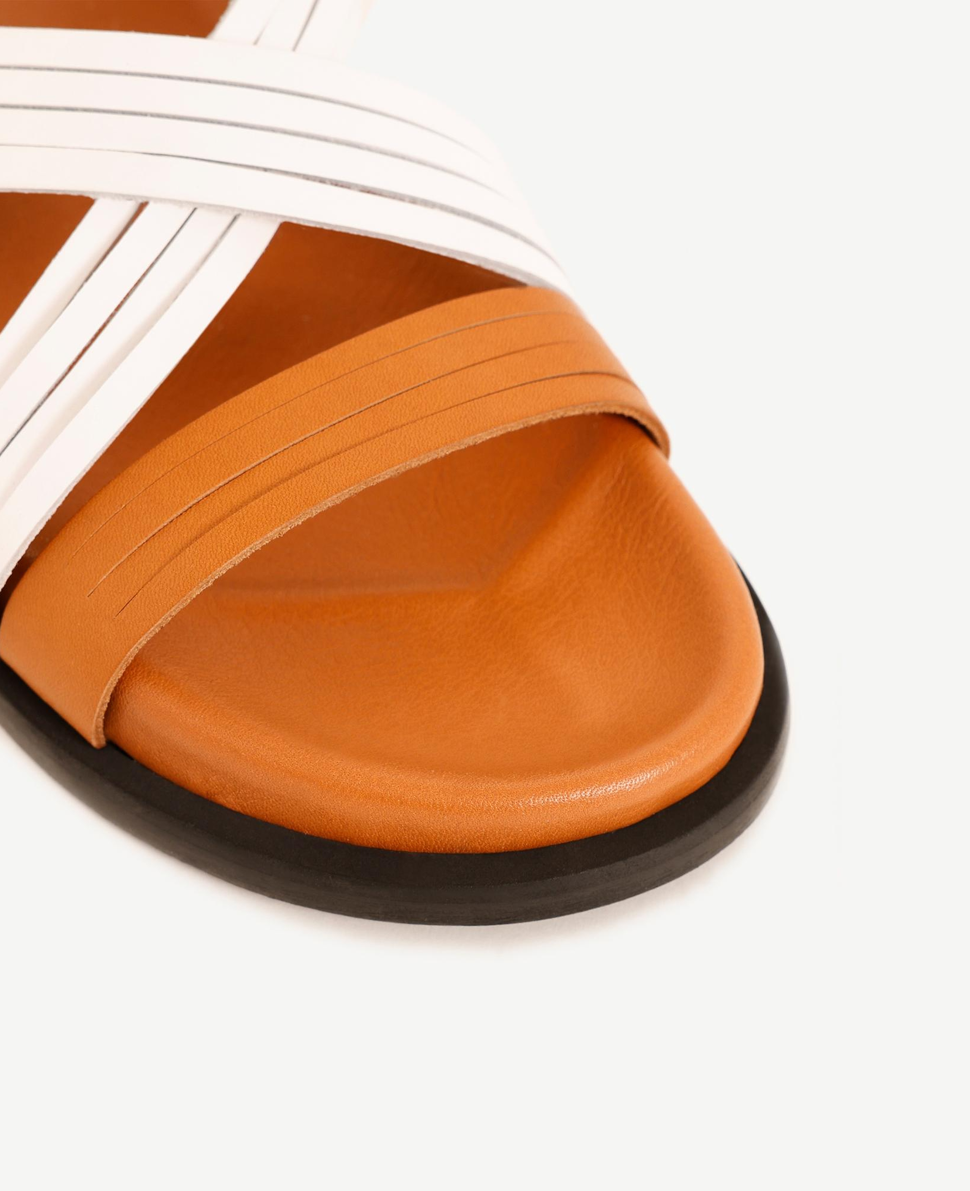 YARGICI Çapraz Bantlı Deri Sandalet