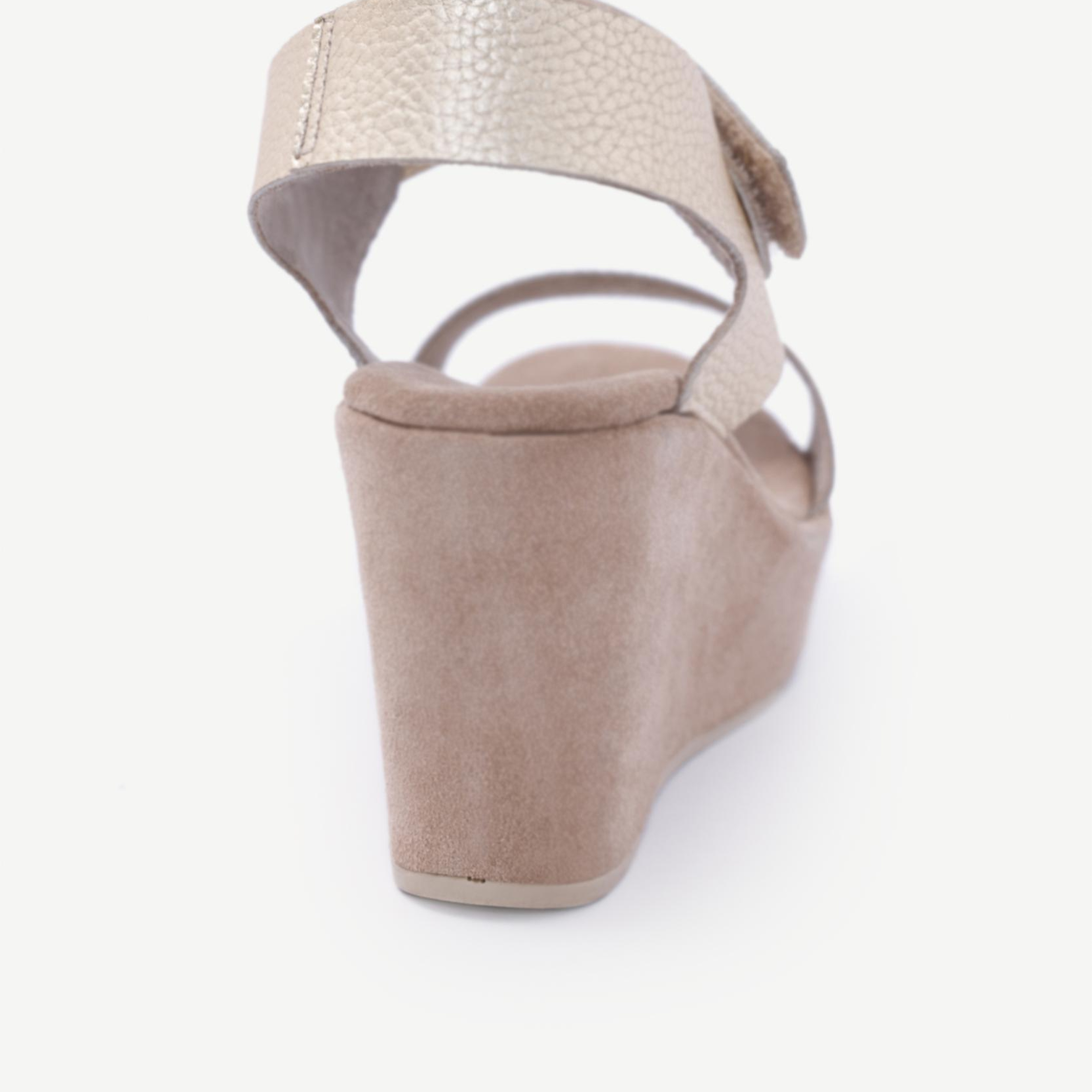 YARGICI Tek Bantlı Dolgu Topuk Alçak Sandalet